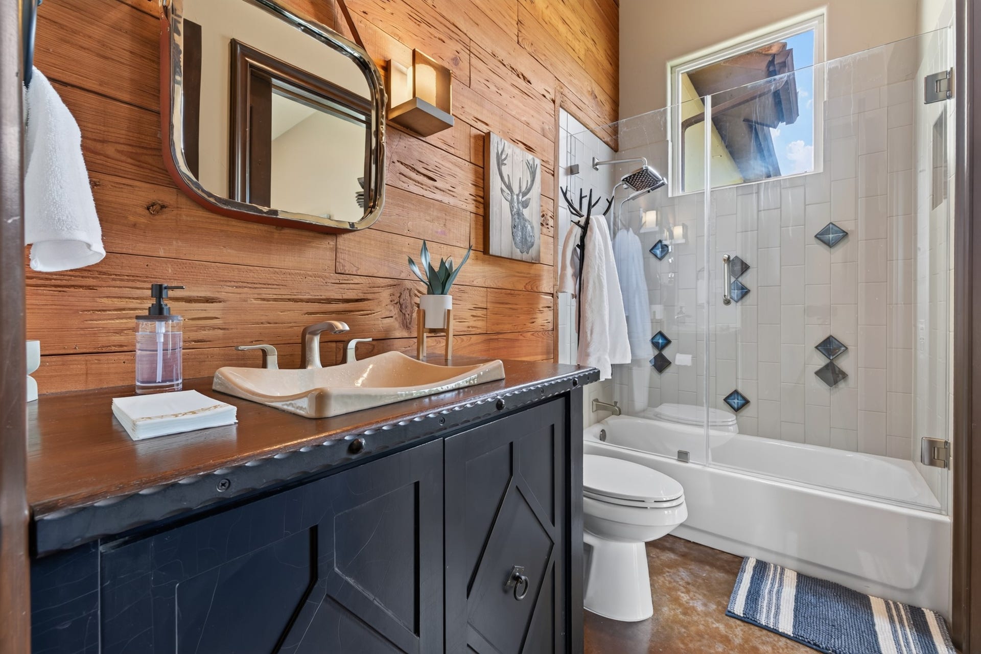 24005 Old Dobbin Plantersville Road, Montgomery, TX 77316 Warm wood accents and rich textures give the secondary bath relaxed, memorable character.