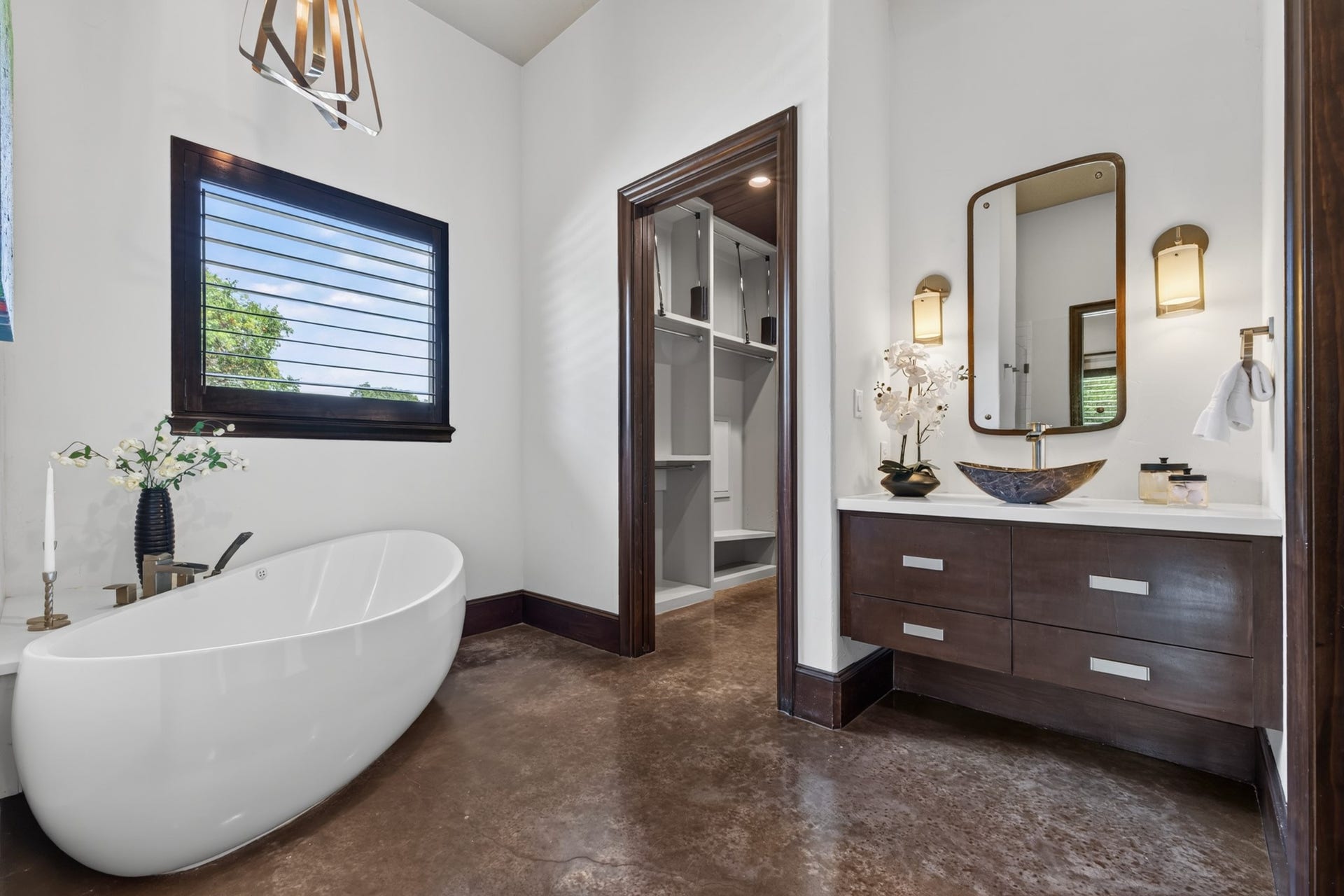 24005 Old Dobbin Plantersville Road, Montgomery, TX 77316 A freestanding soaking tub transforms the primary bath into a calm, restorative retreat.