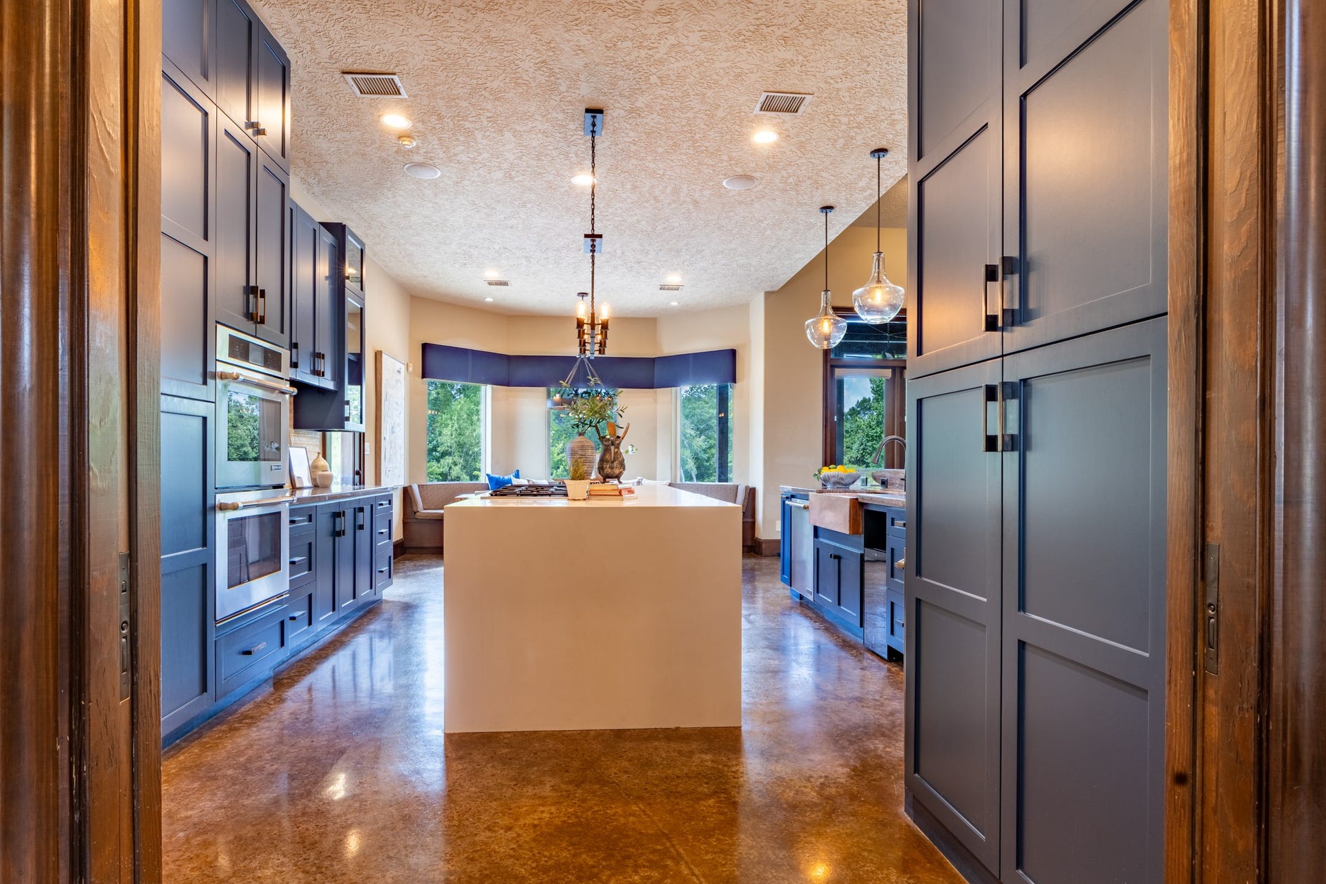 24005 Old Dobbin Plantersville Road, Montgomery, TX 77316 Professional appliances and generous workspaces make hosting holidays and large family gatherings feel effortless.