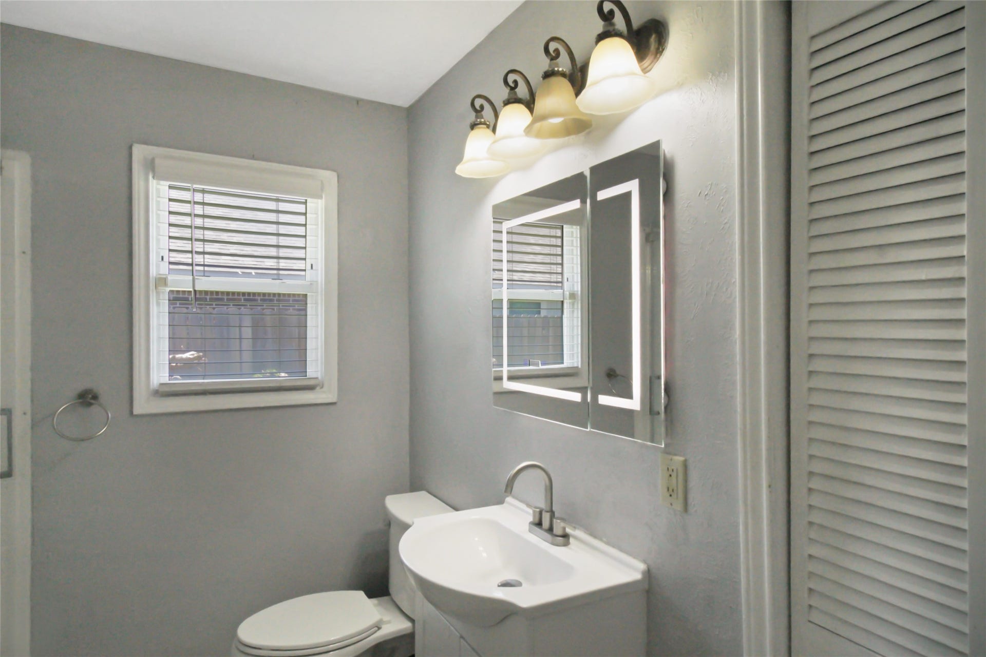 306 W Houston Avenue, Pasadena, TX 77502 Shared Full Bath, Stand up Shower