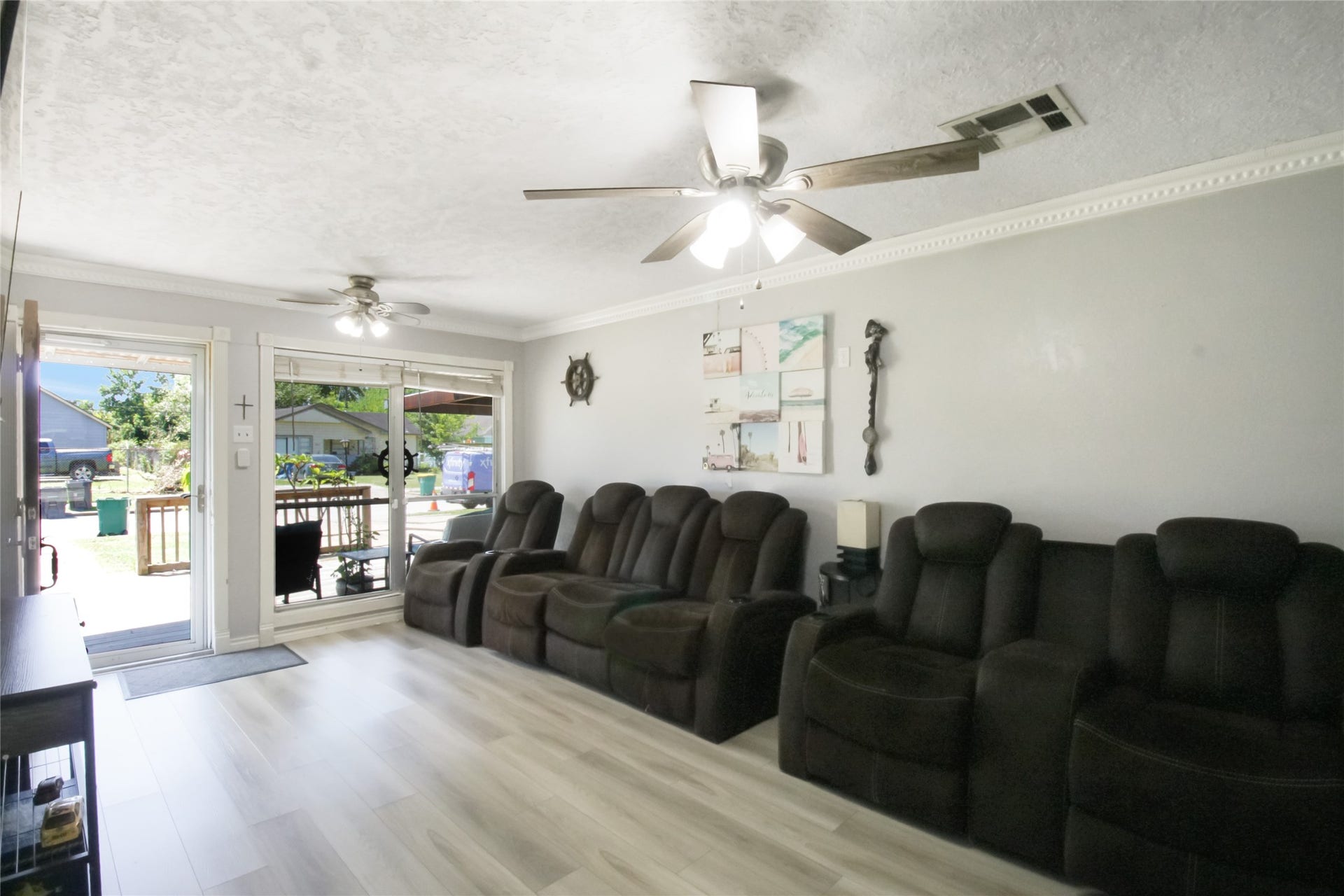 306 W Houston Avenue, Pasadena, TX 77502 Living Area, laminate flooring