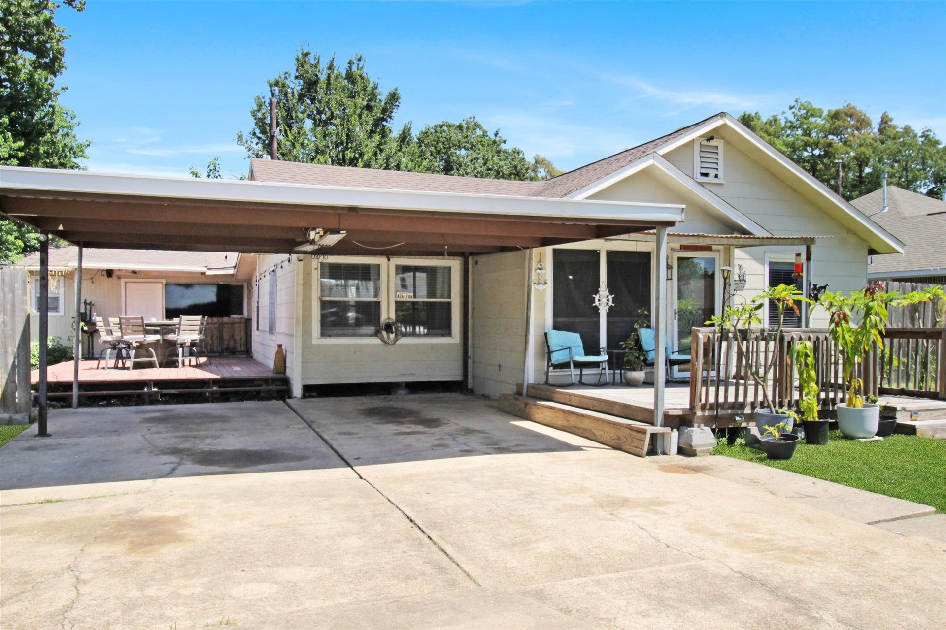 306 W Houston Avenue, Pasadena, TX 77502 Welcome to 306 W. Houston Ave.