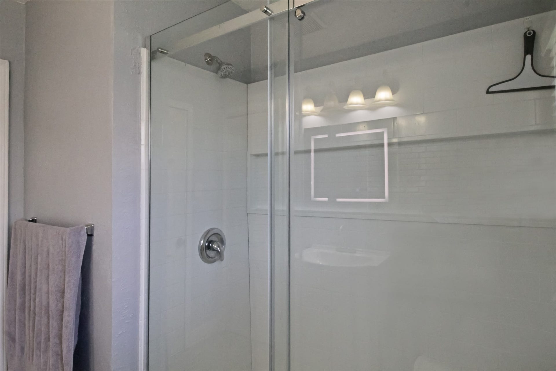306 W Houston Avenue, Pasadena, TX 77502 Shared Full Bath, Stand up Shower