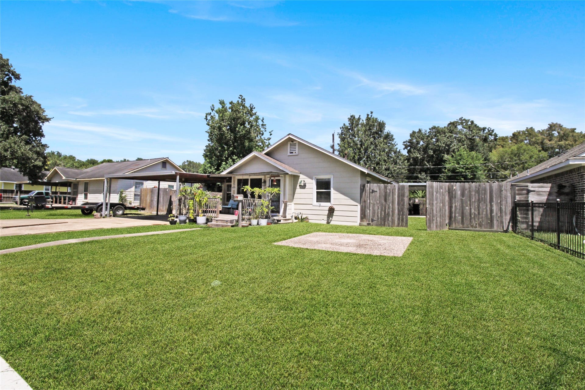 306 W Houston Avenue, Pasadena, TX 77502 Welcome to 306 W. Houston Ave.