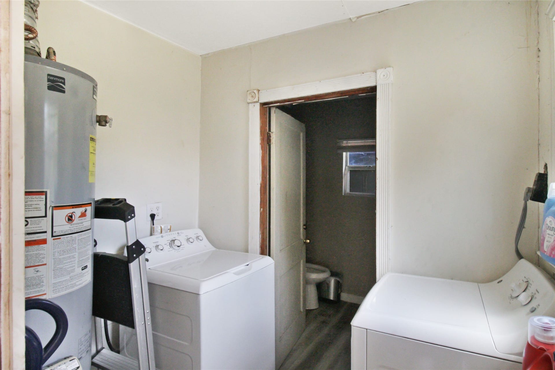 306 W Houston Avenue, Pasadena, TX 77502 Utility Room- indoors