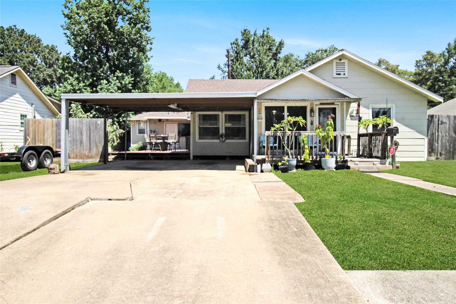 306 W Houston Avenue, Pasadena, TX 77502 Welcome to 306 W. Houston Ave.