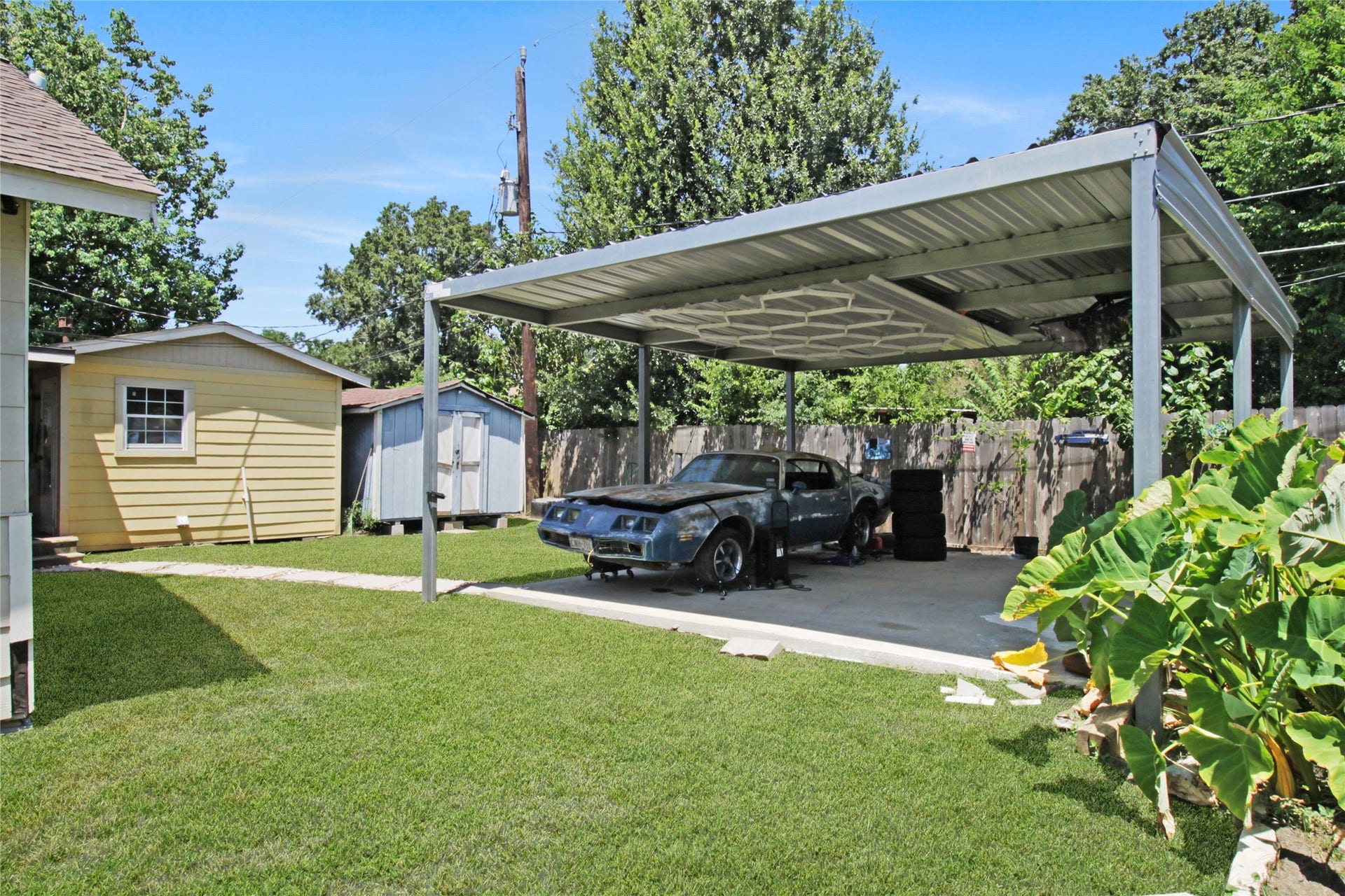 306 W Houston Avenue, Pasadena, TX 77502 Looking at second car port in back yard