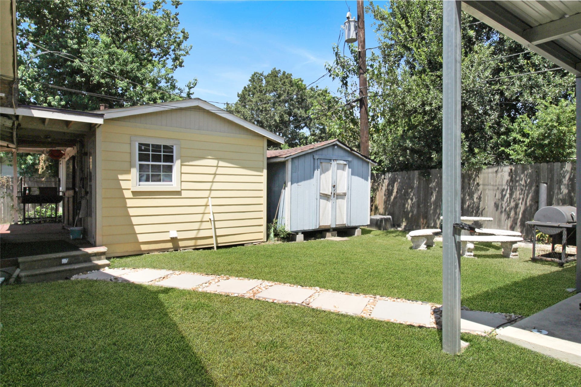 306 W Houston Avenue, Pasadena, TX 77502 Guest Quarters, storage shed