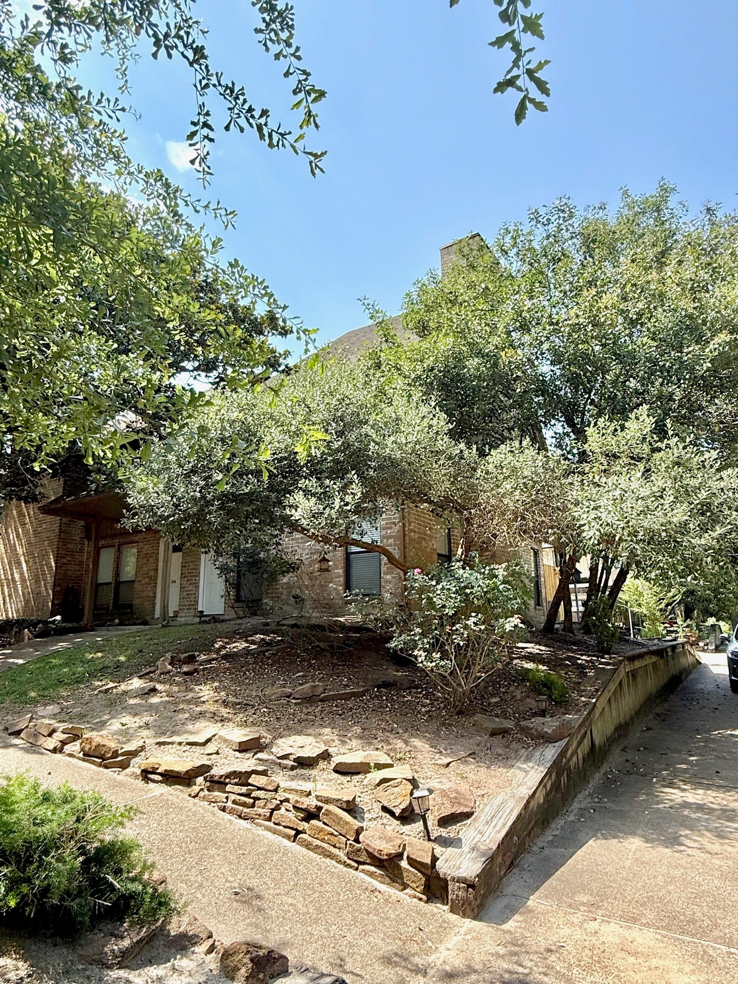 1011 Hamblen Road, #207, Kingwood, TX 77339 Side view