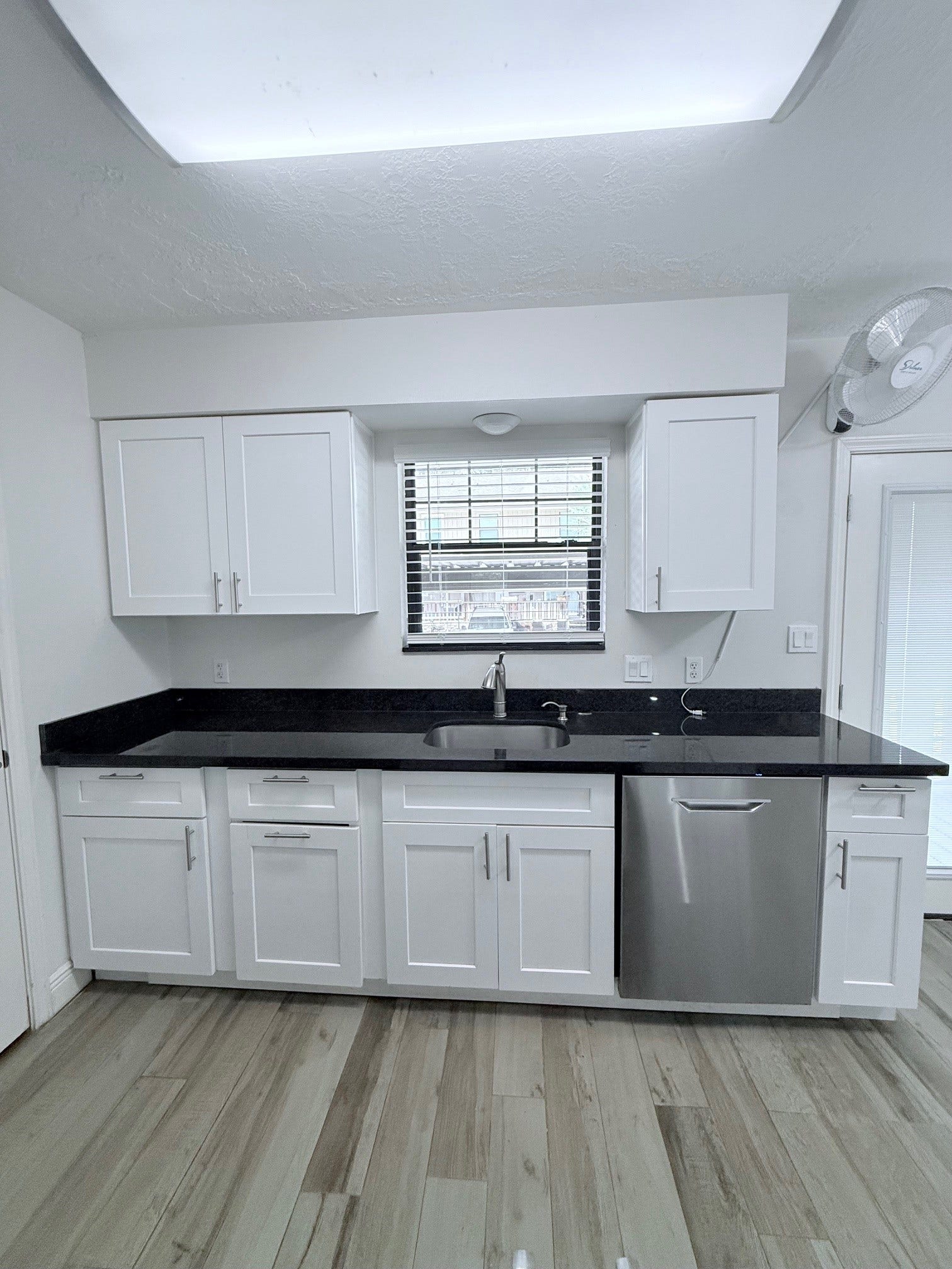 1011 Hamblen Road, #207, Kingwood, TX 77339 Kitchen