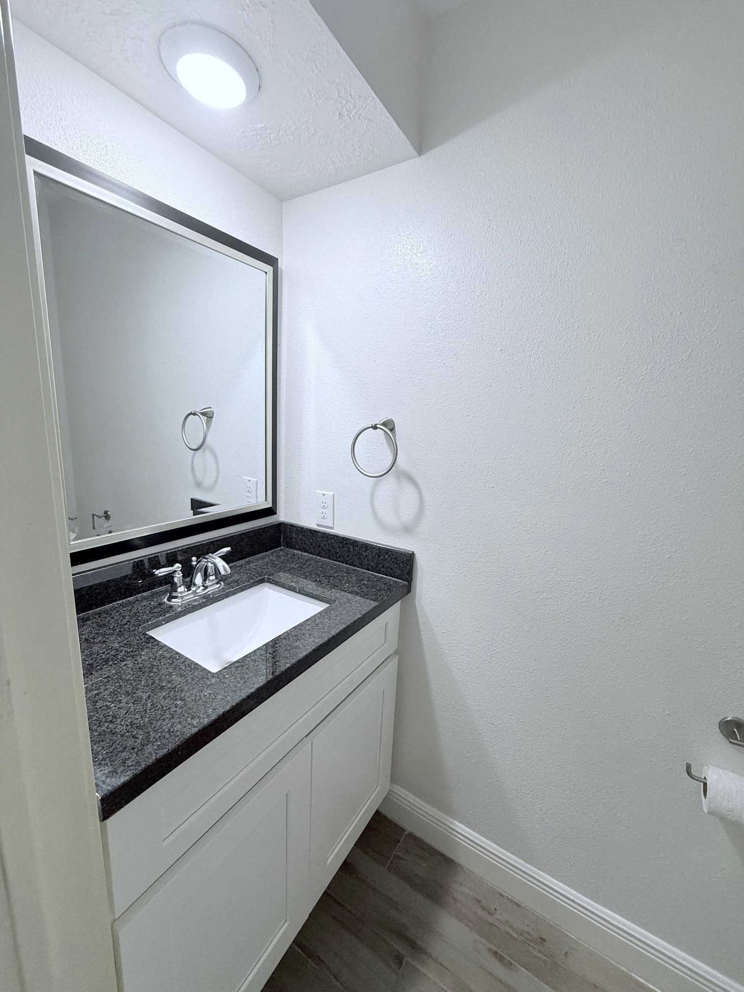 1011 Hamblen Road, #207, Kingwood, TX 77339 half bath