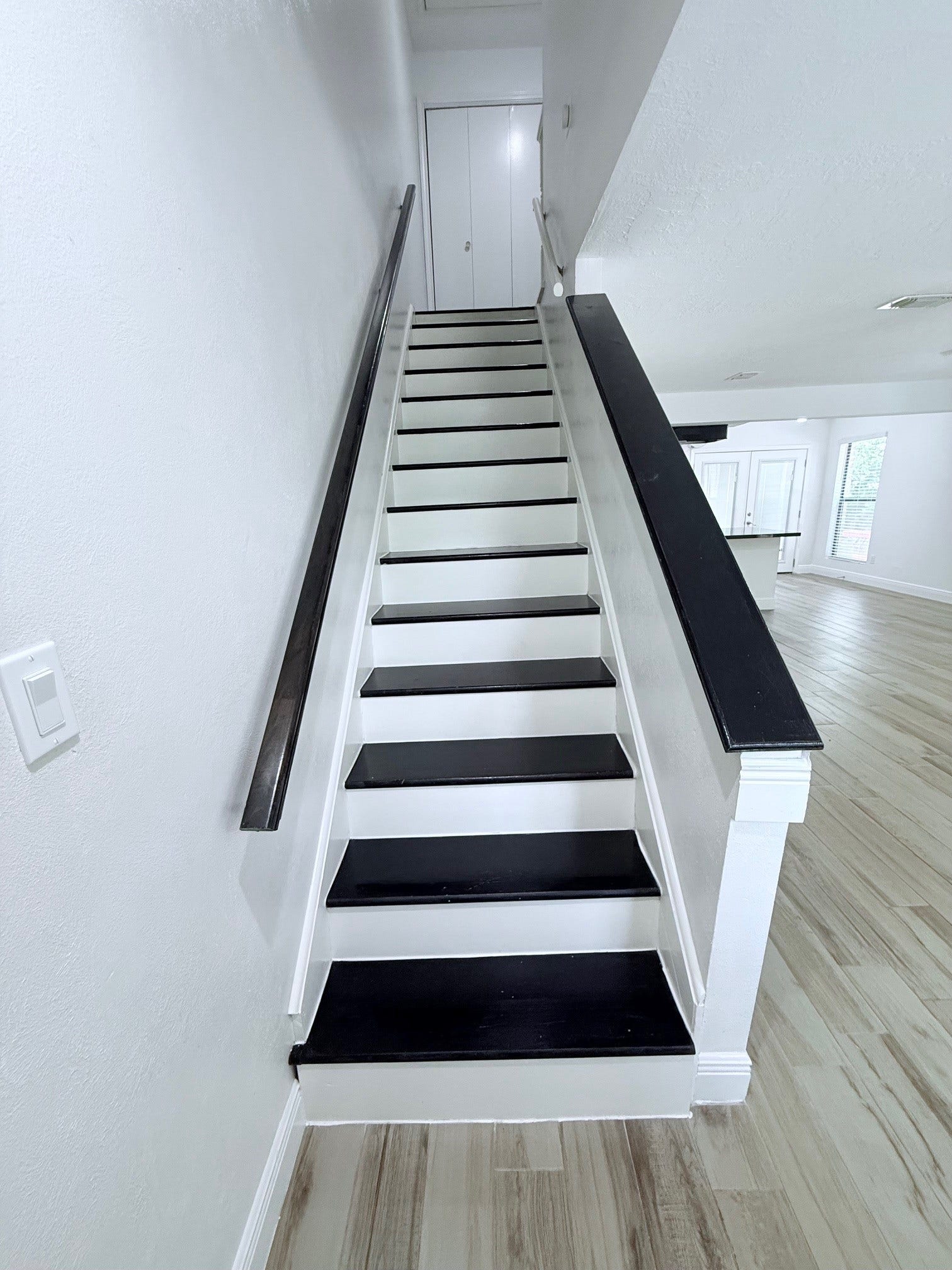 1011 Hamblen Road, #207, Kingwood, TX 77339 Staircase