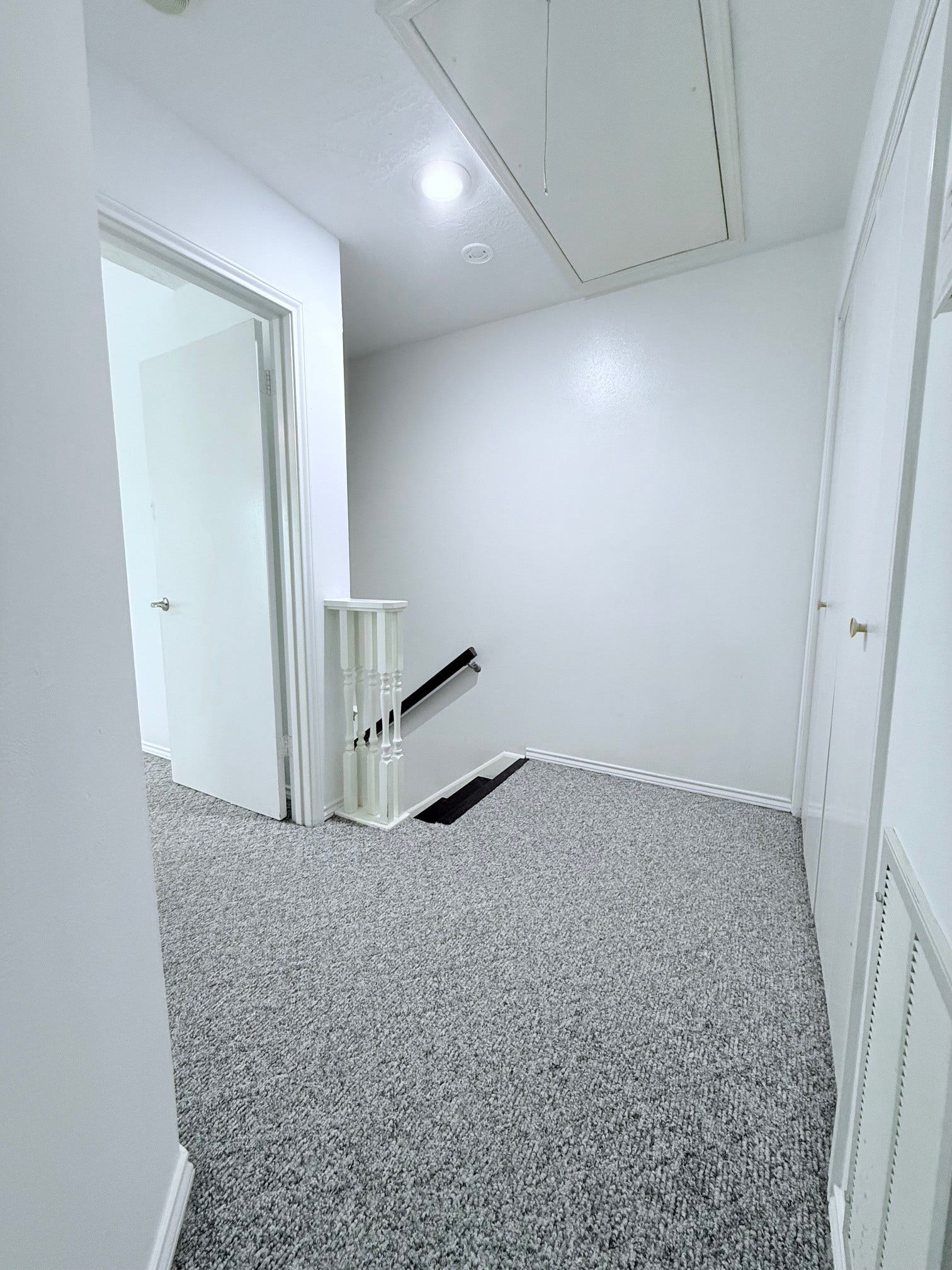 1011 Hamblen Road, #207, Kingwood, TX 77339 Hallway
