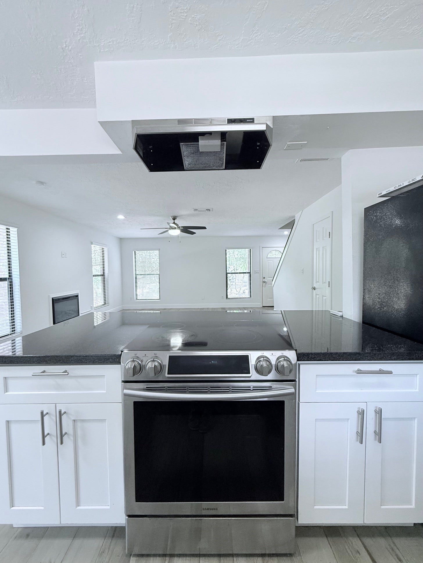 1011 Hamblen Road, #207, Kingwood, TX 77339 Stove and island