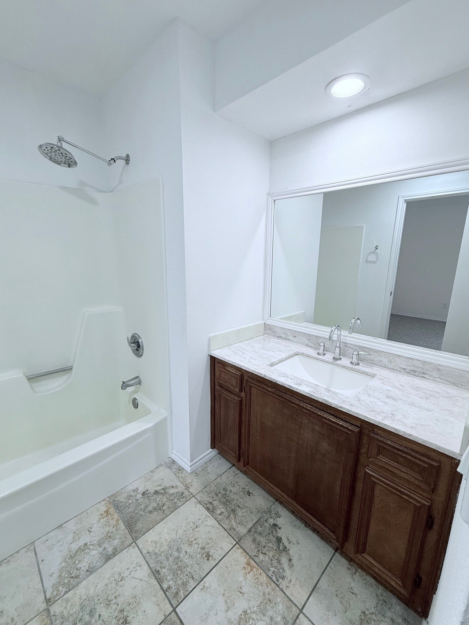 1011 Hamblen Road, #207, Kingwood, TX 77339 Primary bath
