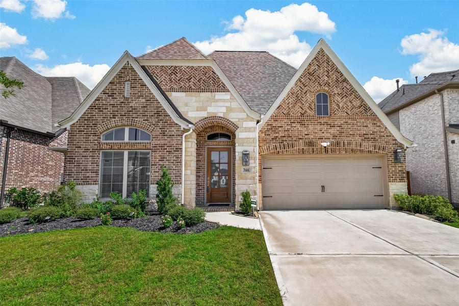 Property photo for 7614 Zinnia Blossom Lane, Katy, TX