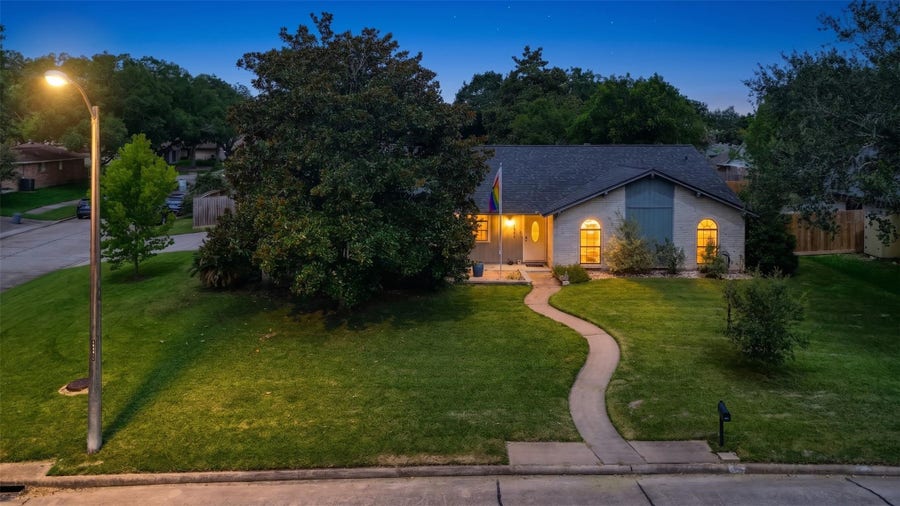 Property photo for 5451 Appleblossom Lane, Friendswood, TX