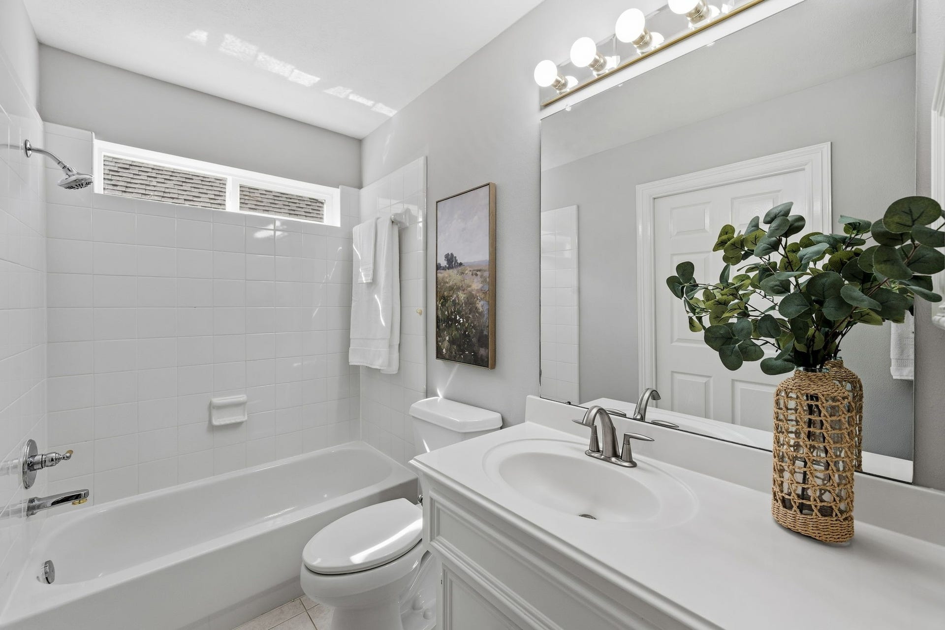 8223 Malardcrest Drive, Humble, TX 77346 Second - secondary bathroom (ensuite).
