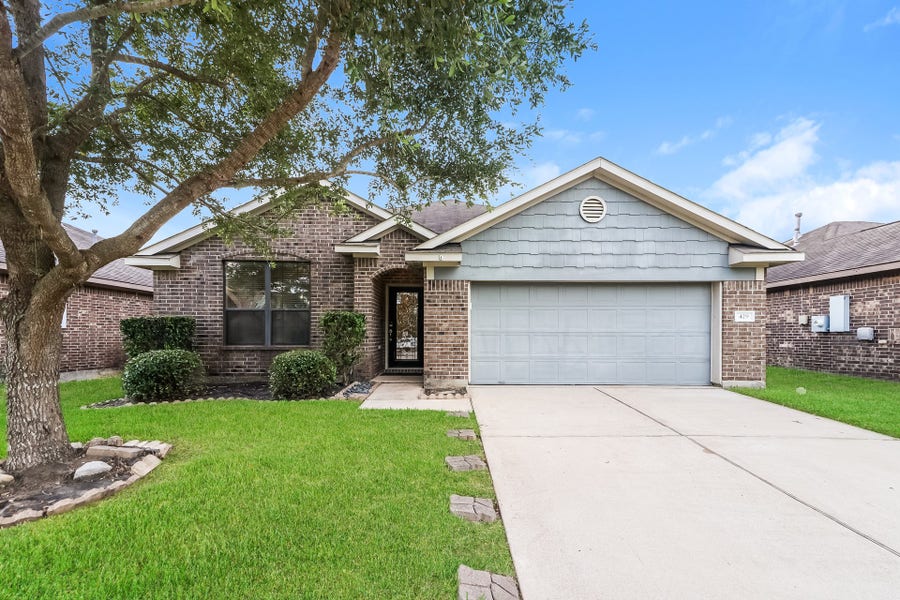 Property photo for 429 De Coster Boulevard, Alvin, TX