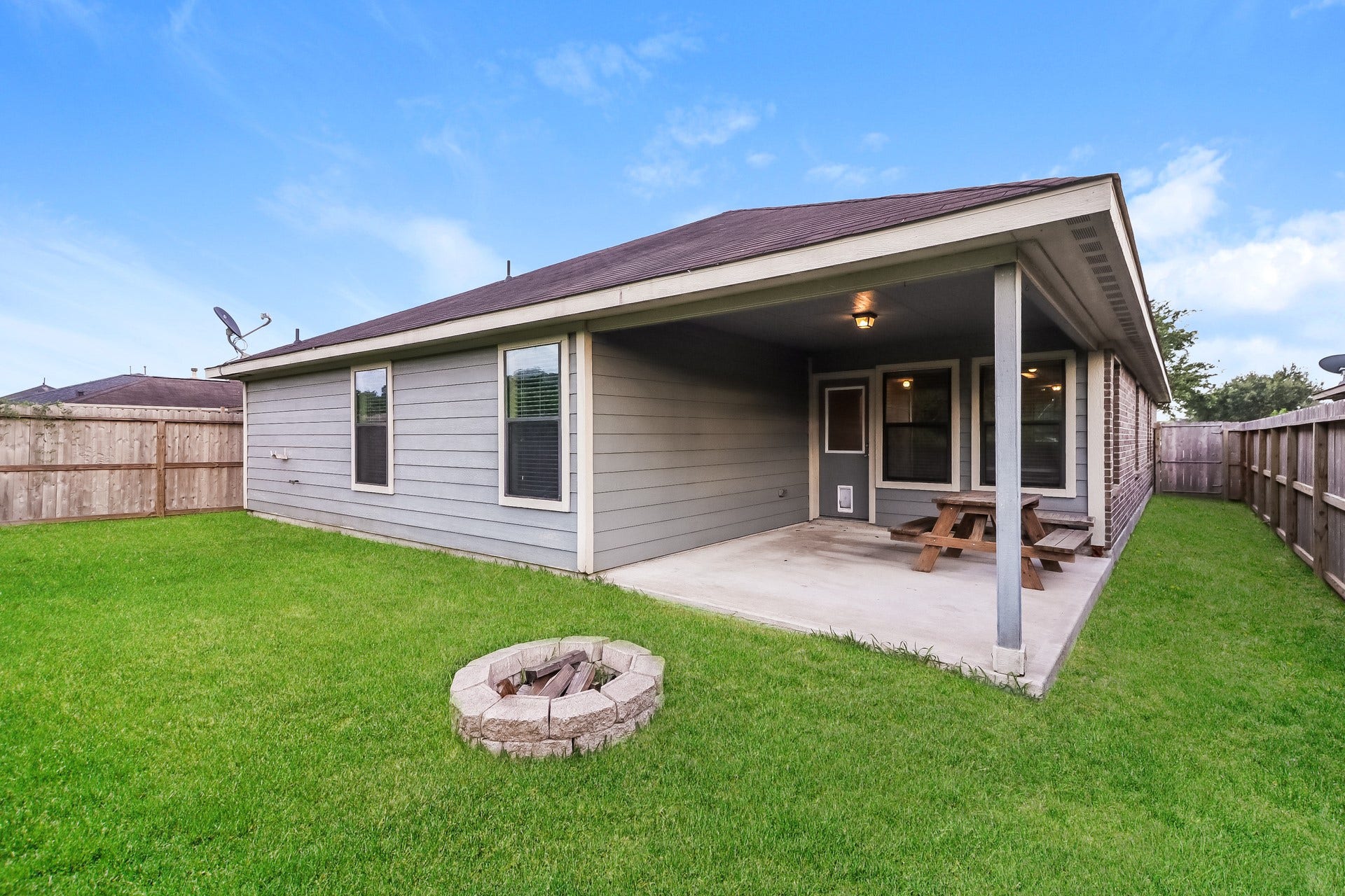 429 De Coster Boulevard, Alvin, TX 77511 429 De Coster Boulevard, Alvin, TX 77511