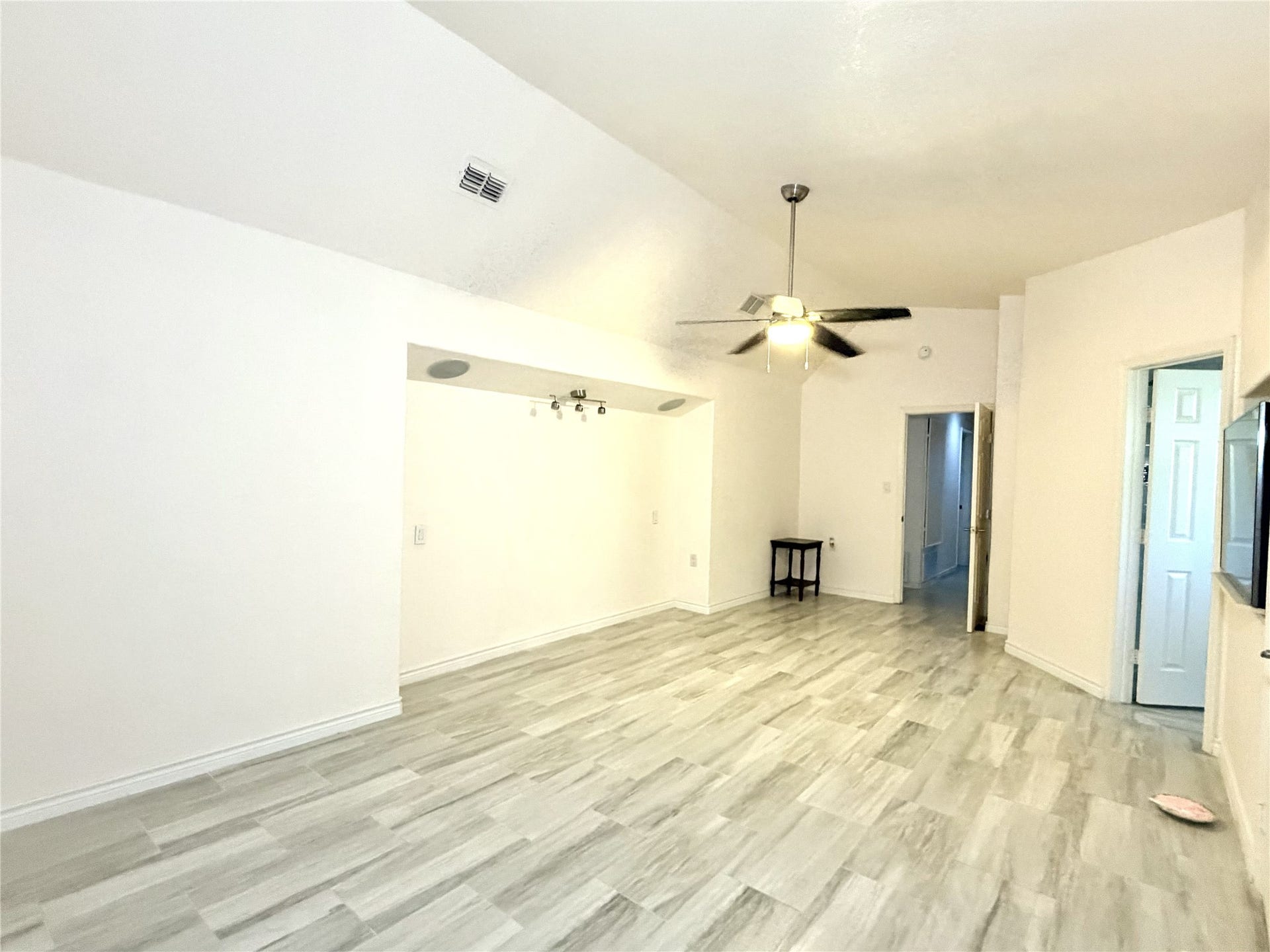 27 Marlin Lane, Baytown, TX 77520 27 Marlin Lane, Baytown, TX 77520