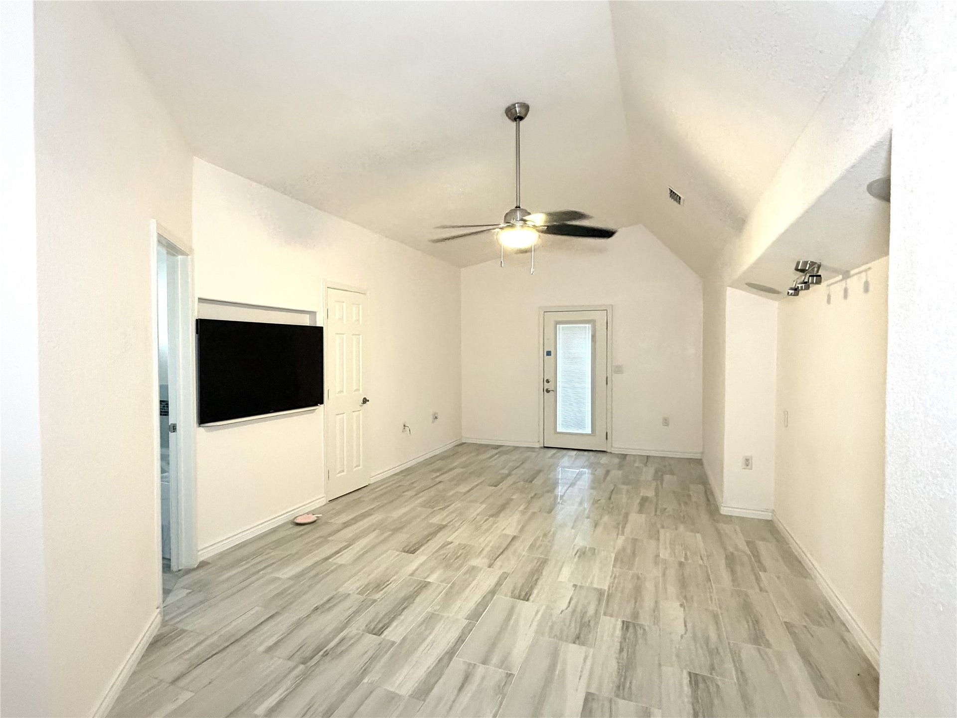 27 Marlin Lane, Baytown, TX 77520 27 Marlin Lane, Baytown, TX 77520