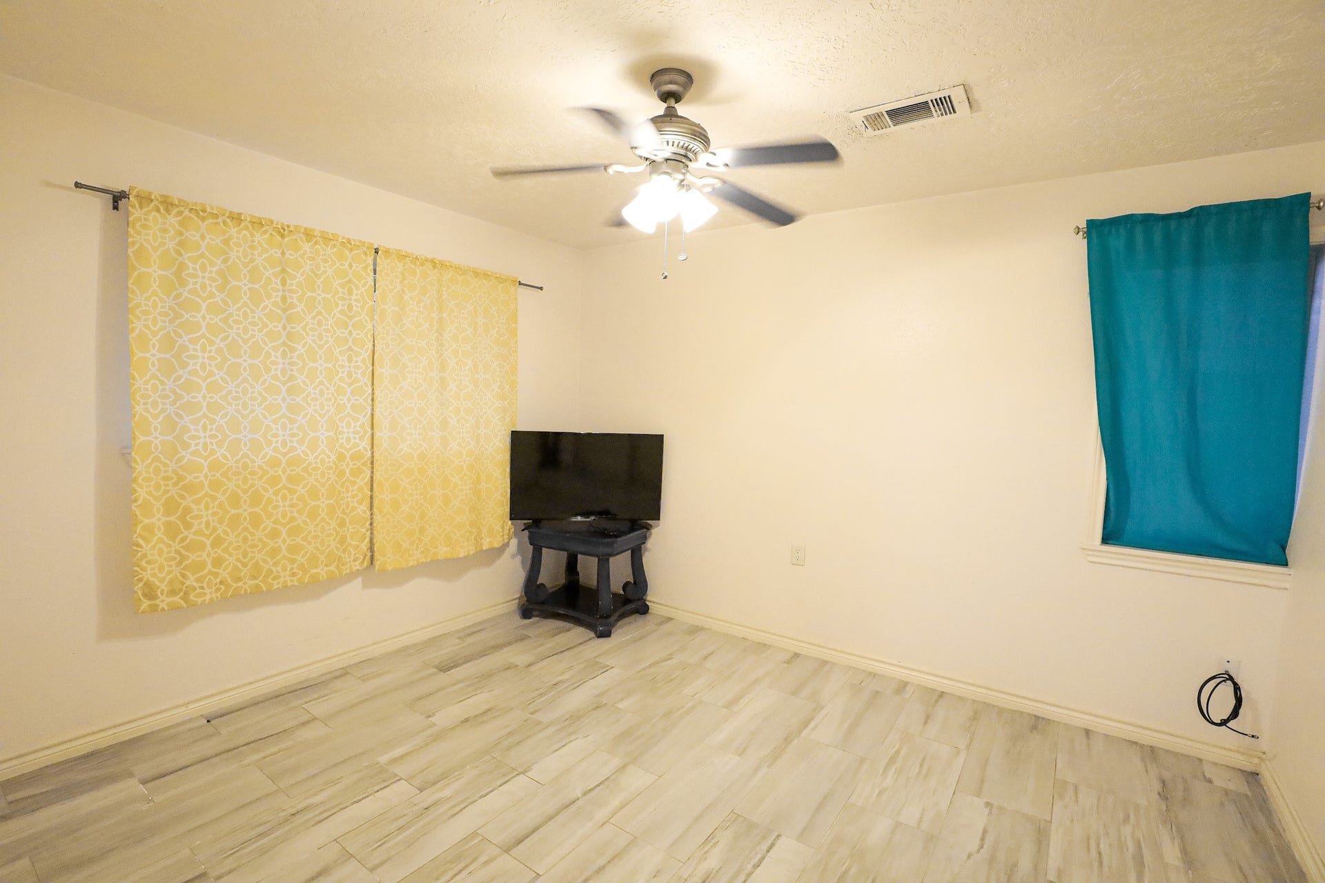 27 Marlin Lane, Baytown, TX 77520 27 Marlin Lane, Baytown, TX 77520