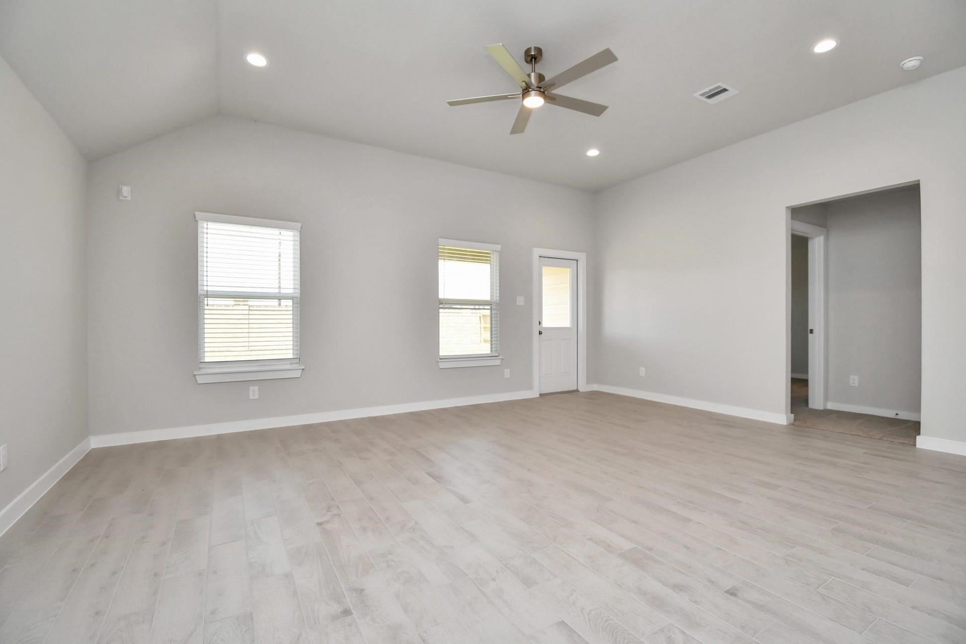 15611 Kirkton Raye Drive, Humble, TX 77346 Family room.