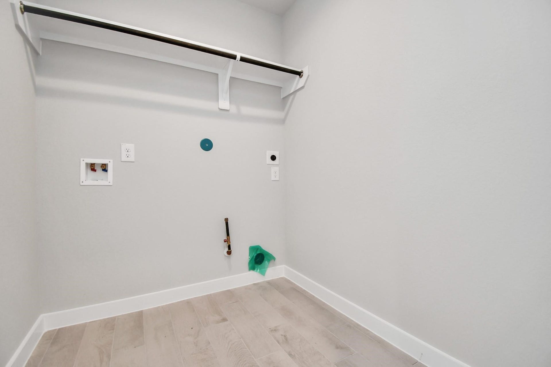 15611 Kirkton Raye Drive, Humble, TX 77346 Landry room. WASHER AND DRYER ARE INCLUDED but not showing in this picture.