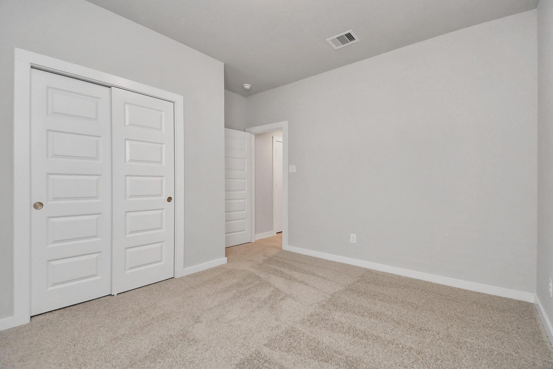15611 Kirkton Raye Drive, Humble, TX 77346 Secondary bedroom.