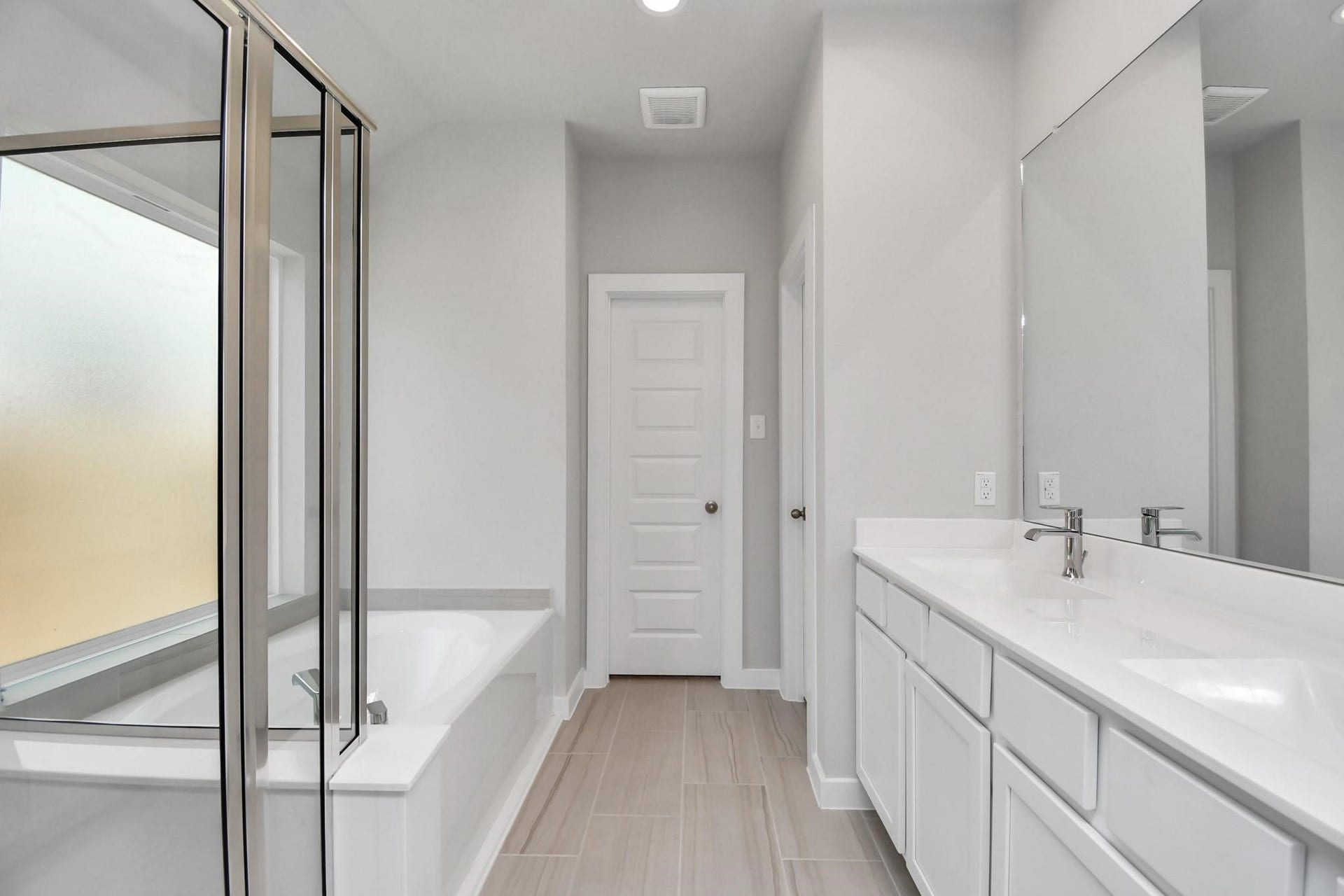 15611 Kirkton Raye Drive, Humble, TX 77346 Primary bathroom with his and her sink, separate shower and soaking tub.