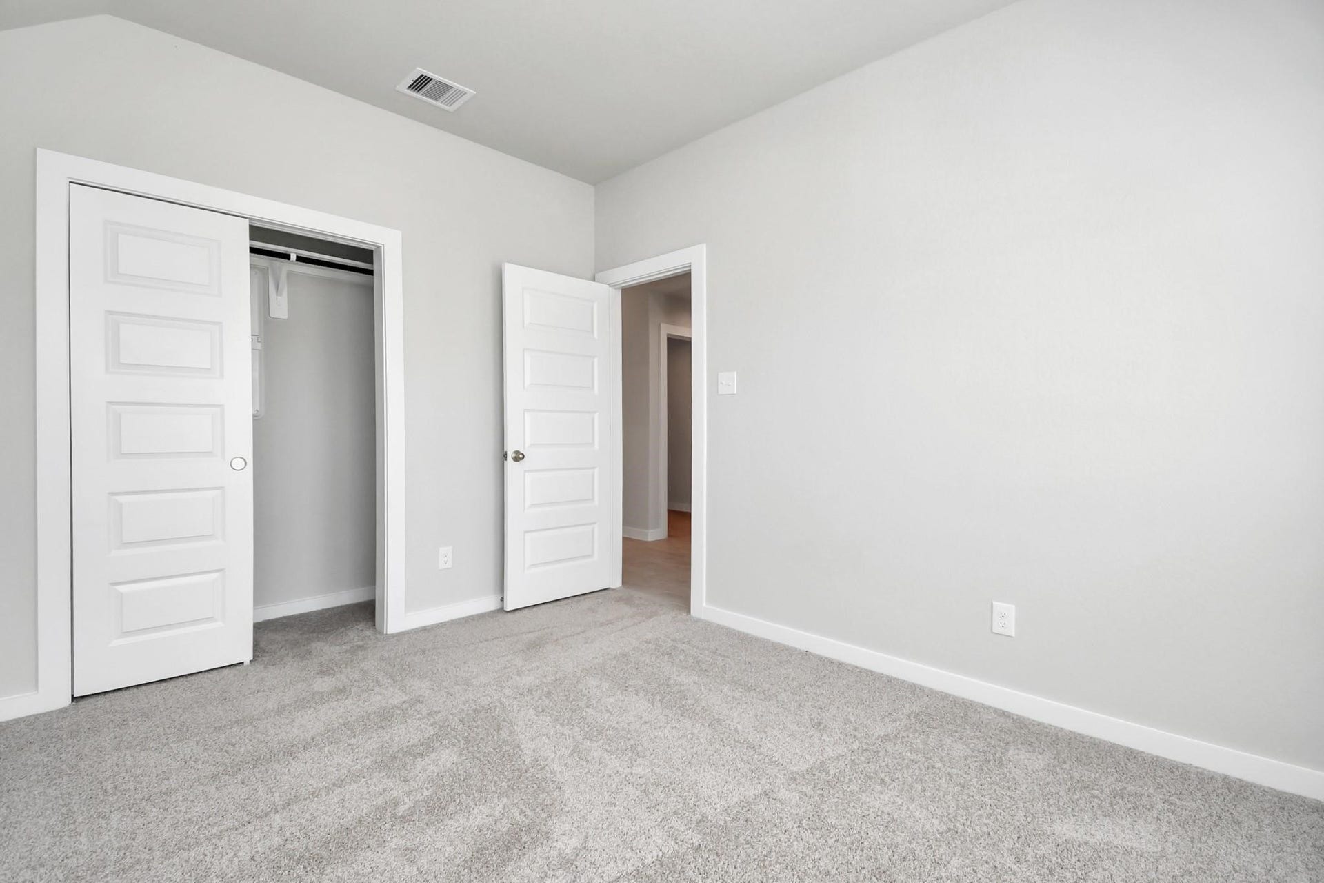 15611 Kirkton Raye Drive, Humble, TX 77346 Another secondary bedroom.