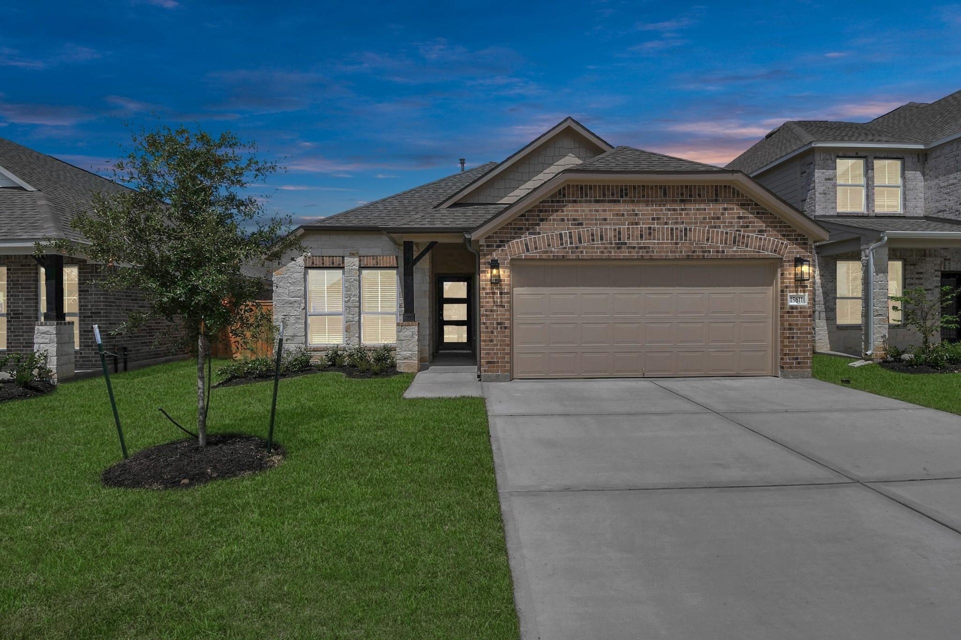 15611 Kirkton Raye Drive, Humble, TX 77346 Home offers 2 car garage and modern style glass leaded front door.