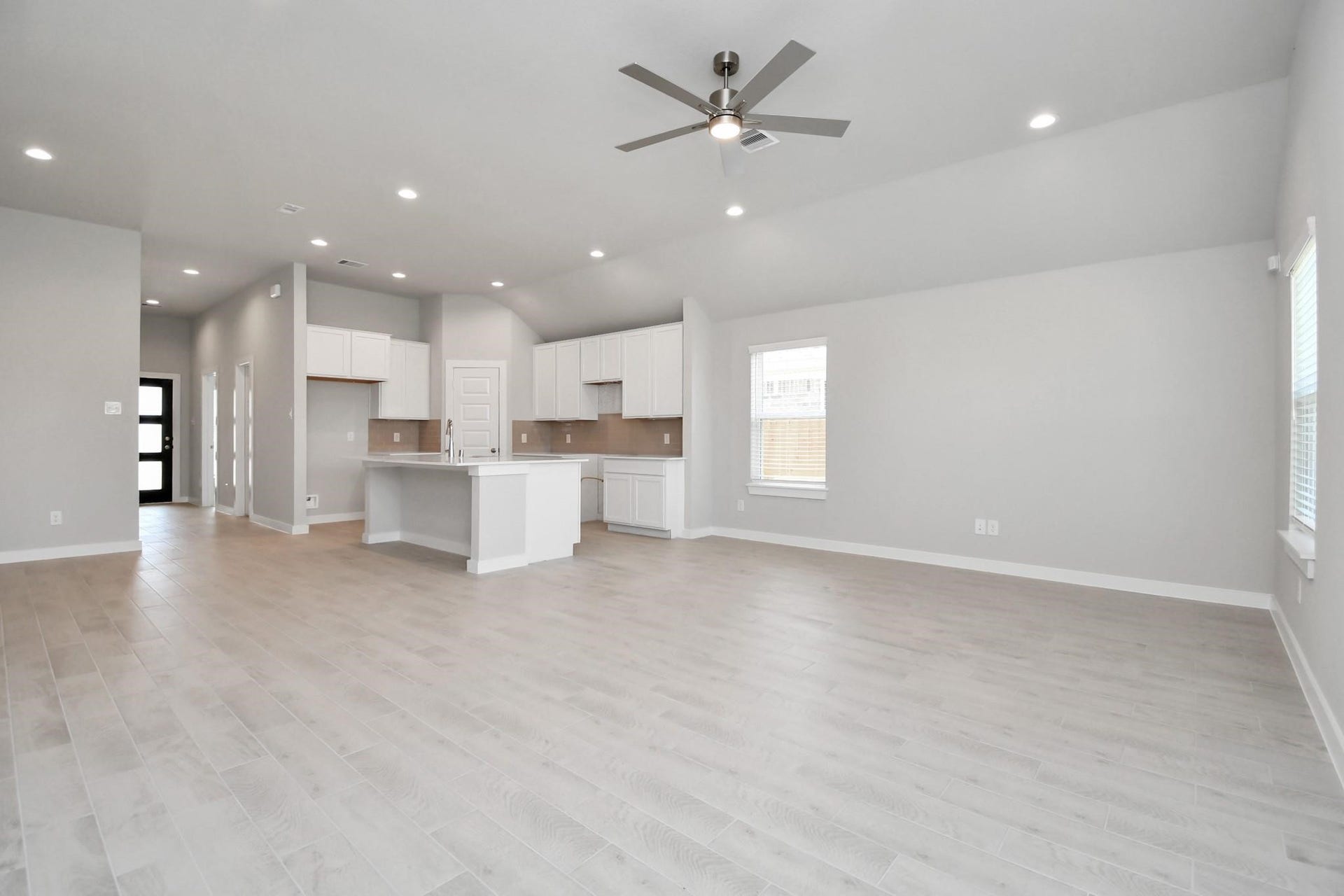 15611 Kirkton Raye Drive, Humble, TX 77346 This open floor plan is great for entertaining.