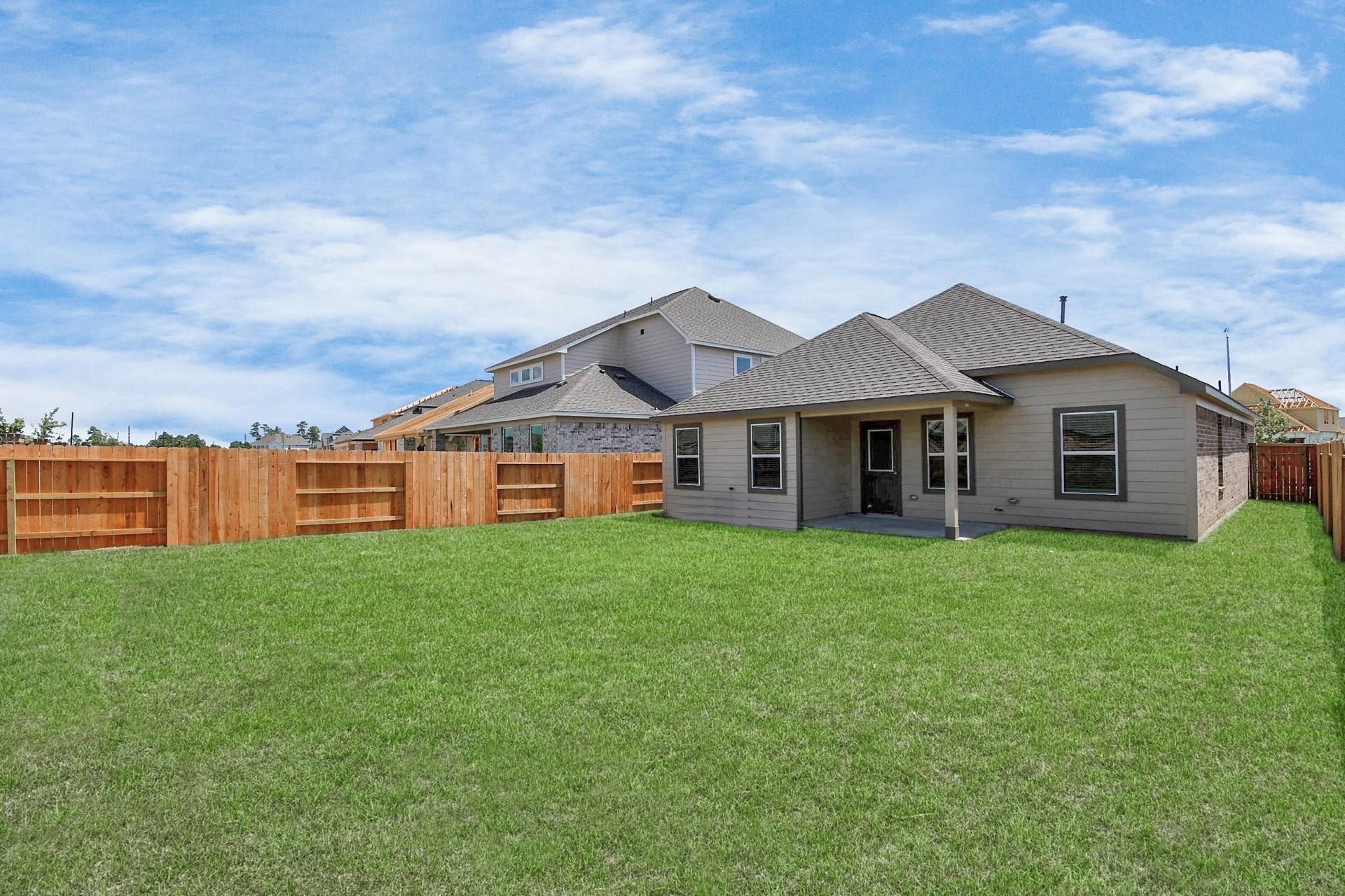15611 Kirkton Raye Drive, Humble, TX 77346 Discover your perfect outdoor oasis with a spacious backyard and a charming covered patio, ideal for relaxation and entertaining.