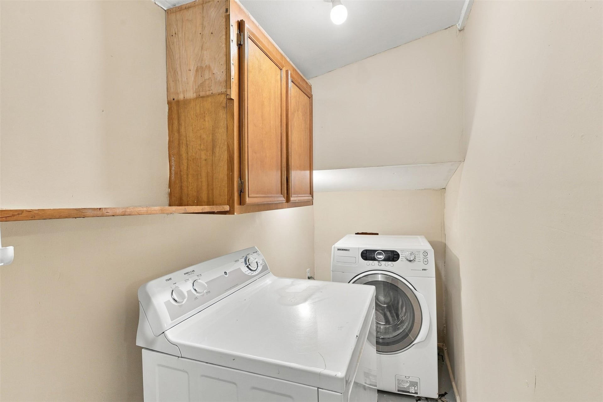 4505 Larch Lane, #C, Bellaire, TX 77401 utility room with lots of hanging space