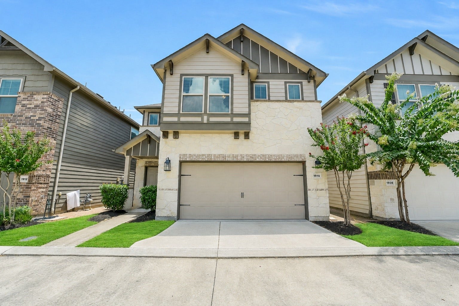Wonderful lock & leave patio home nestled within the gated Hollister Oaks community in desirable Spring Branch. Charming curb appeal is highlighted by the attractive combination of  stone & cement board exterior, attached 2-car garage, double-wide driveway, & welcoming covered front porch. Conveniently located just minutes from Memorial City, CityCentre, Town & Country Village, Downtown, the Galleria area, & the Energy Corridor.