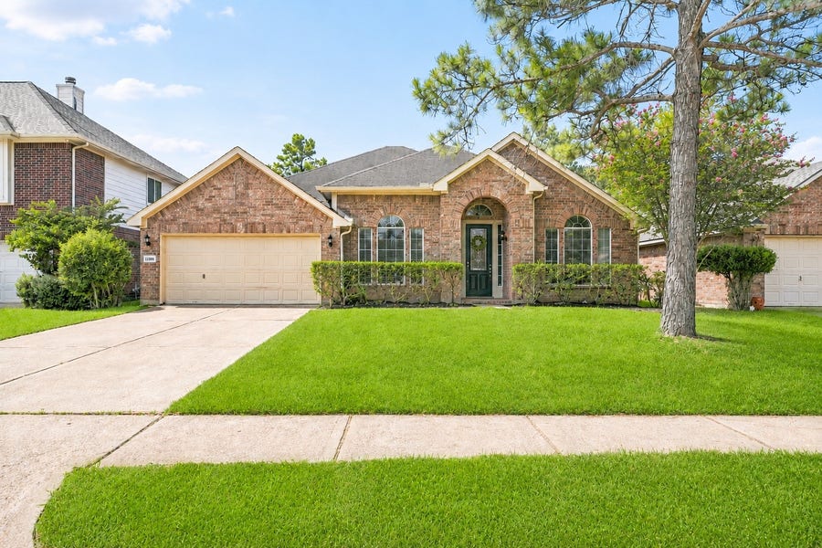 Property photo for 11308 Windy Dawn Drive, Pearland, TX