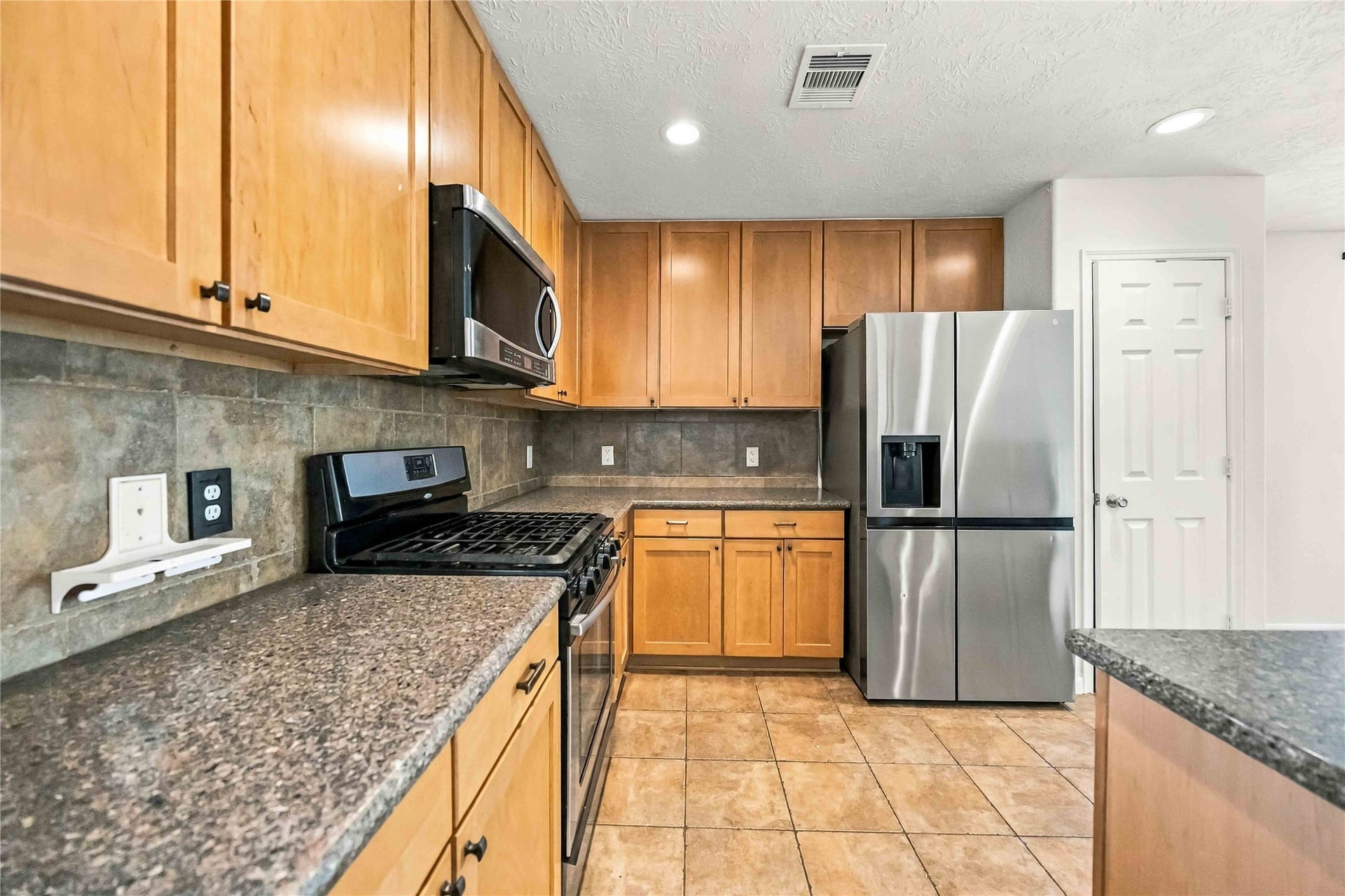 16011 Arapaho Bend Lane, Cypress, TX 77429 Granite Counter top