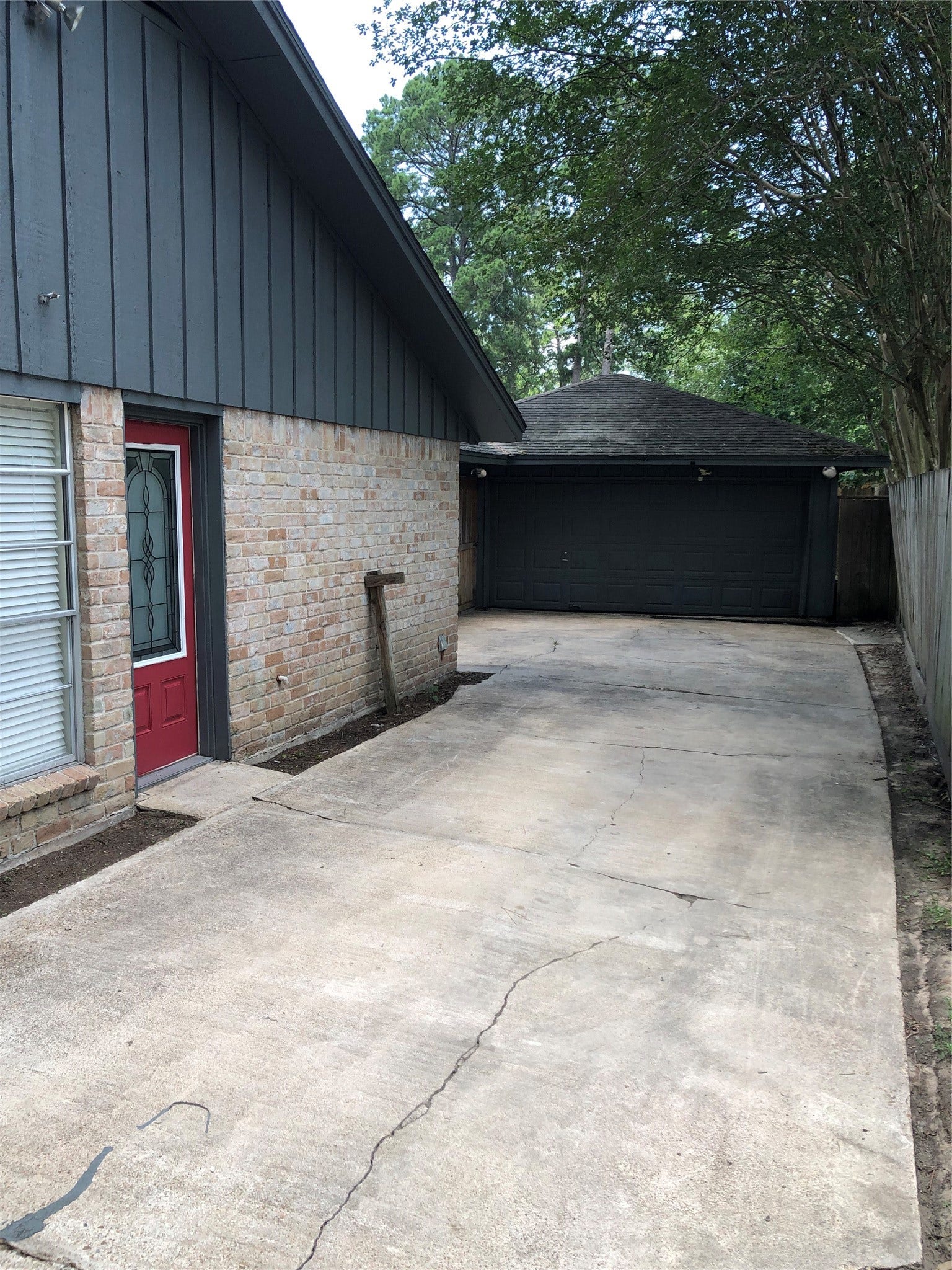 25419 Fairbrook Lane, Spring, TX 77373 Long driveway to rear detached garage