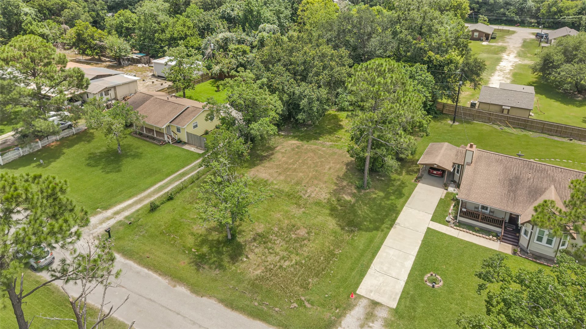 6519 Pinecrest Drive, Hitchcock, TX 77563 Spacious lot surrounded by lush greenery and mature trees, offering a peaceful setting with easy access to nearby homes. Ideal for building your dream home in a serene neighborhood.