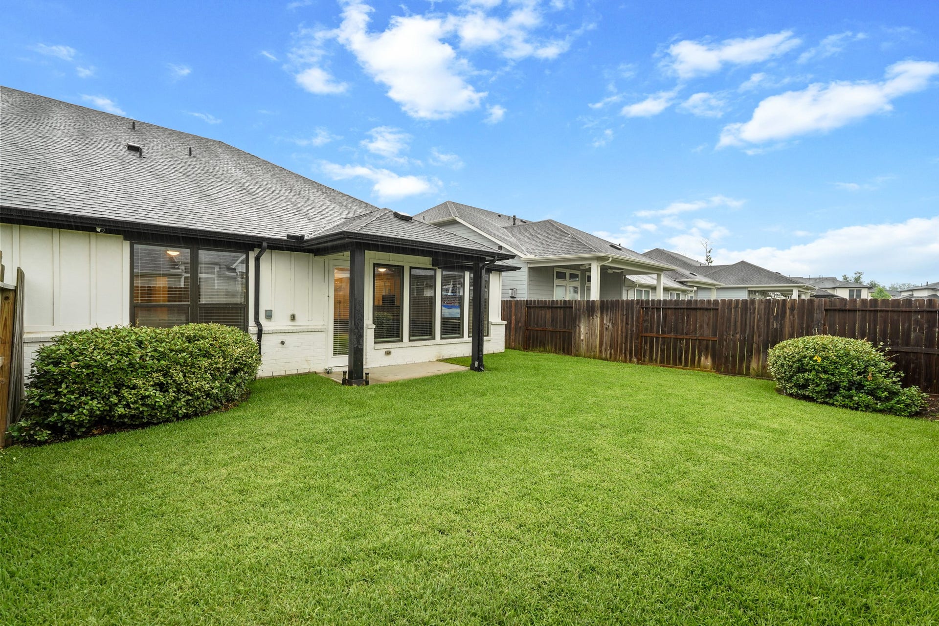 1710 Forest Mist Drive, Missouri City, TX 77459 This outdoor space is ready to enjoy!