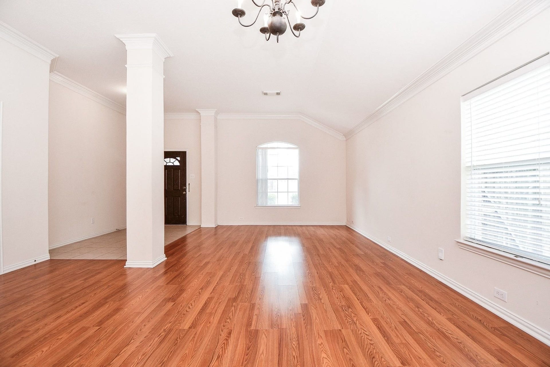 Spacious Dinning area or Office area
