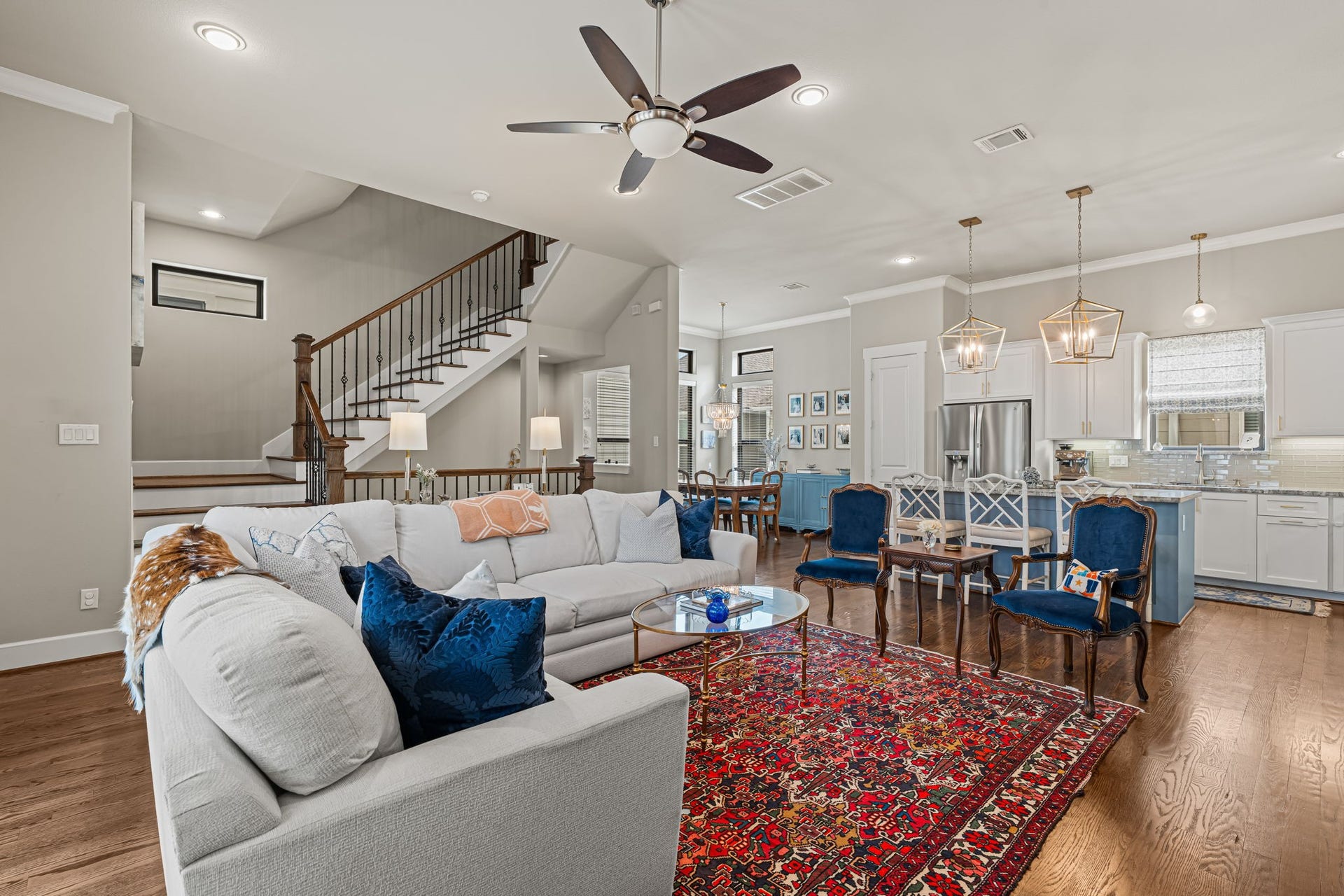 868 Wakefield Drive, #B, Houston, TX 77018 An expansive ceiling and recessed lighting frame a living space with room to breathe. The kitchen remains part of the scene, inviting an easy rhythm between hosting and relaxing.