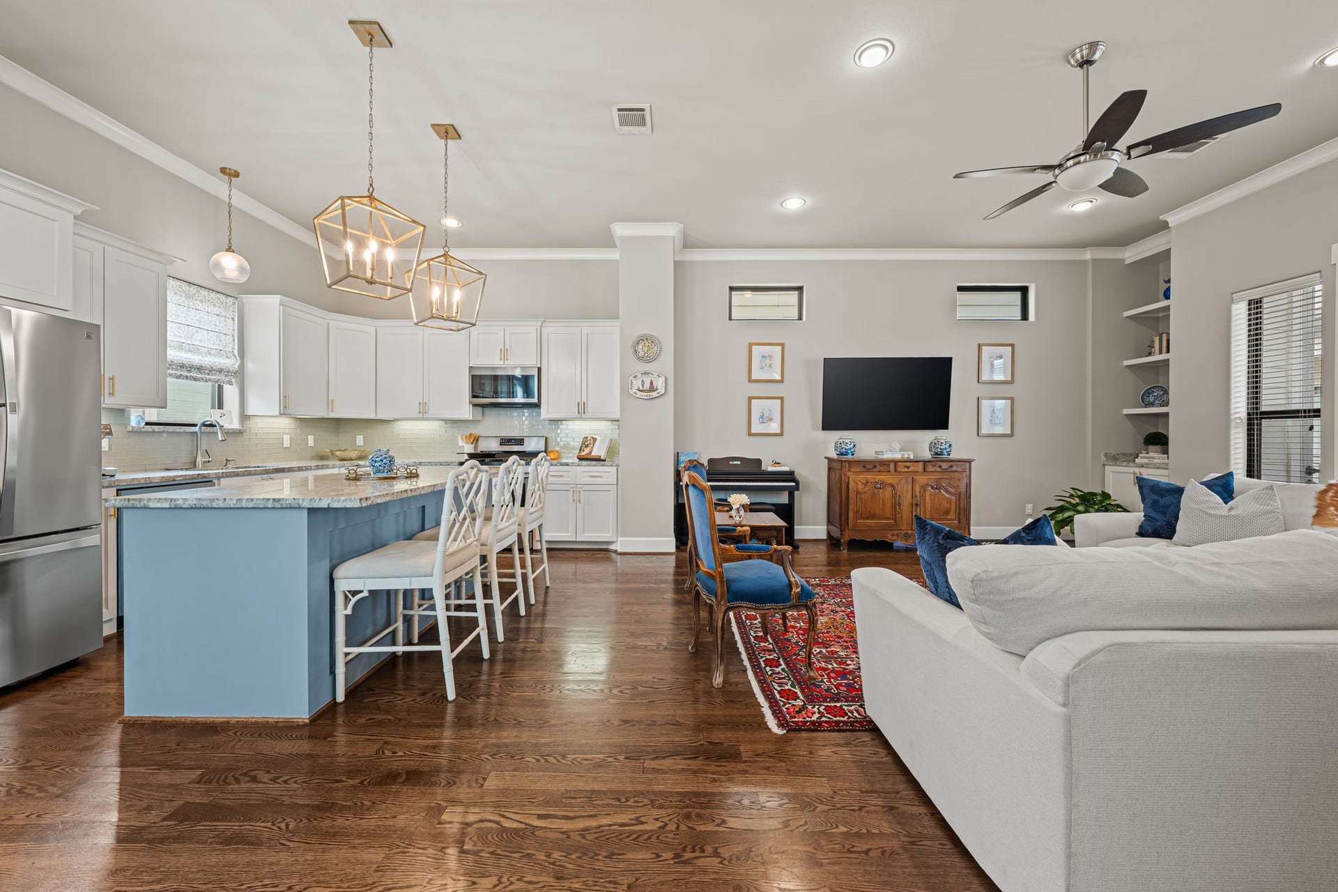 868 Wakefield Drive, #B, Houston, TX 77018 Cooking and gathering share one welcoming space, with the kitchen open to the living room beyond. The arrangement invites long conversations that carry easily from meal preparation into the evening.