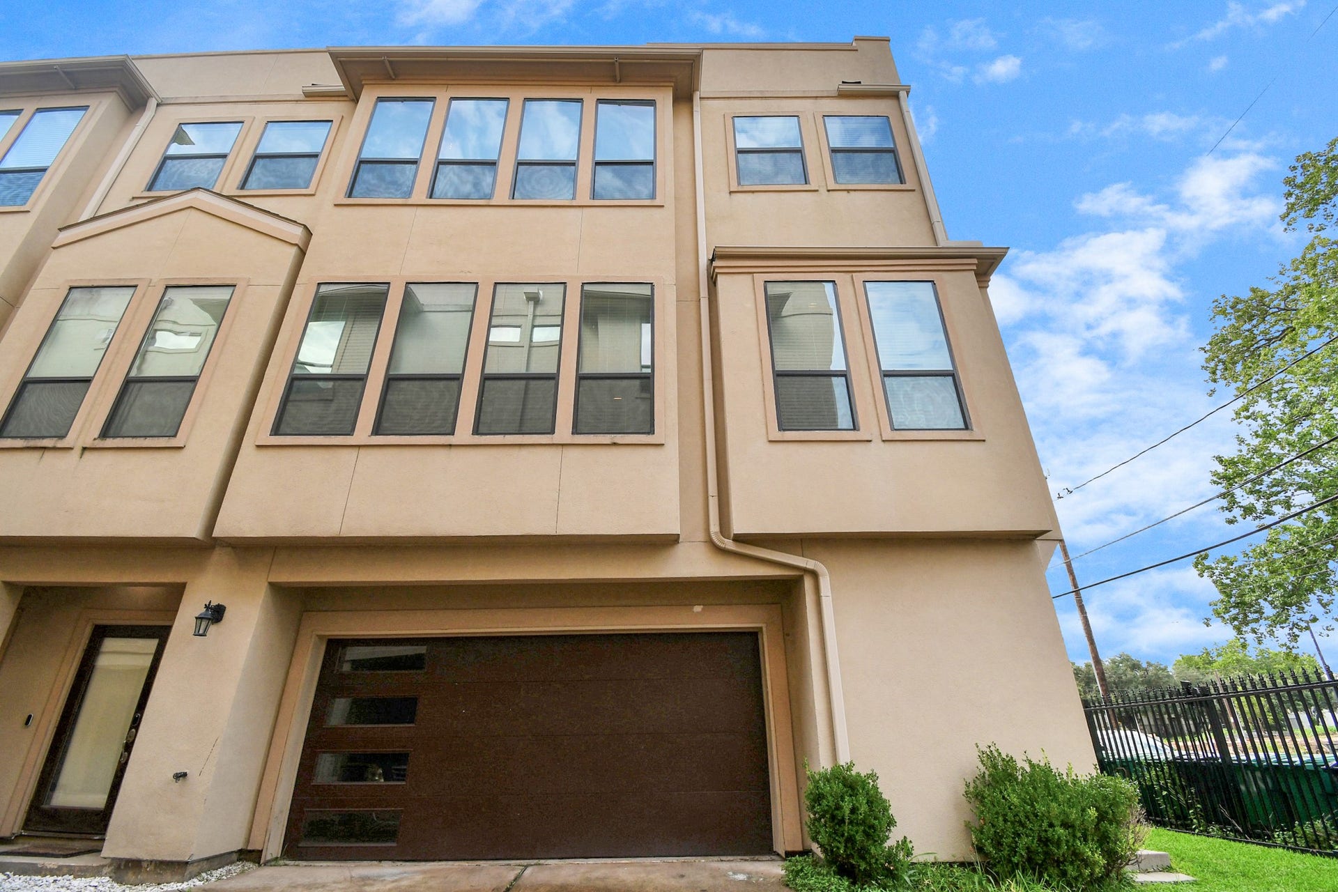 2110 Holman Street, Houston, TX 77004