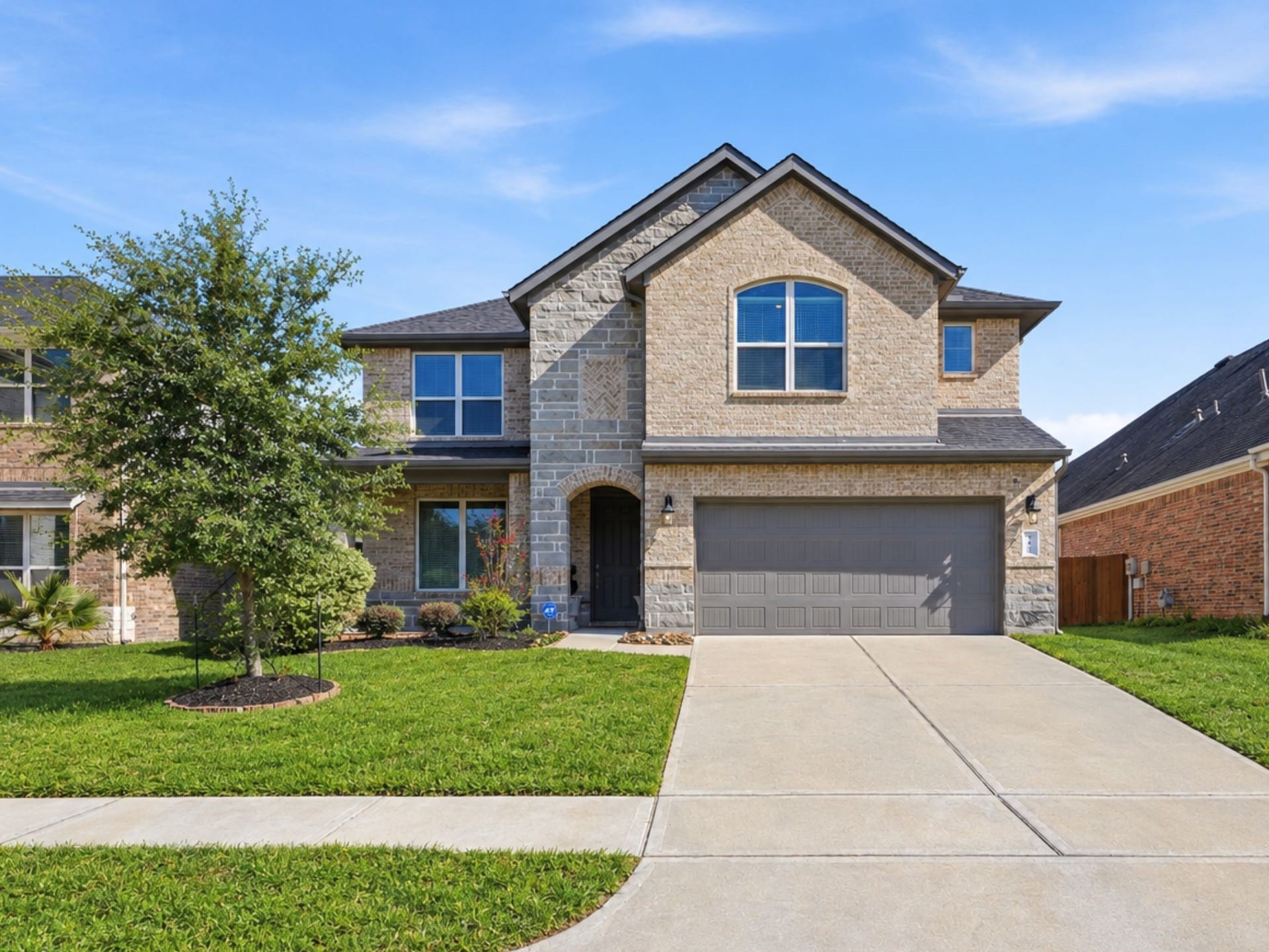 322 Westlake Terrace Drive, Conroe, TX 77304 Welcome to 322 Westlake Terrace a beautiful 4/5 bedroom home located minutes from Lake Conroe.