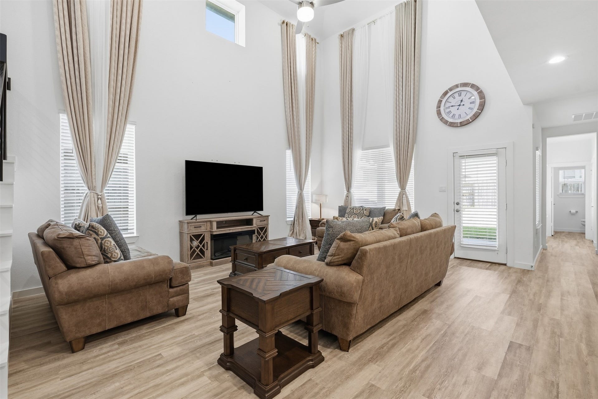 322 Westlake Terrace Drive, Conroe, TX 77304 Soaring ceilings and plenty of natural light.
