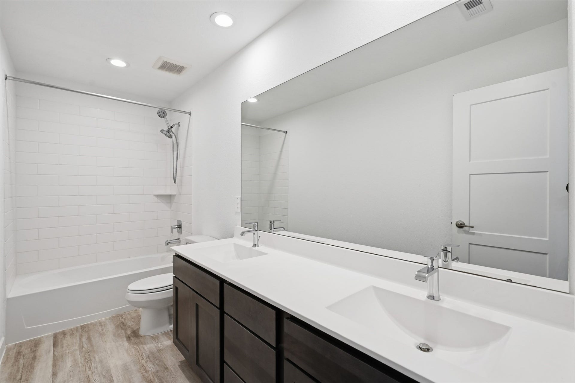 322 Westlake Terrace Drive, Conroe, TX 77304 Full Bath - Upstairs