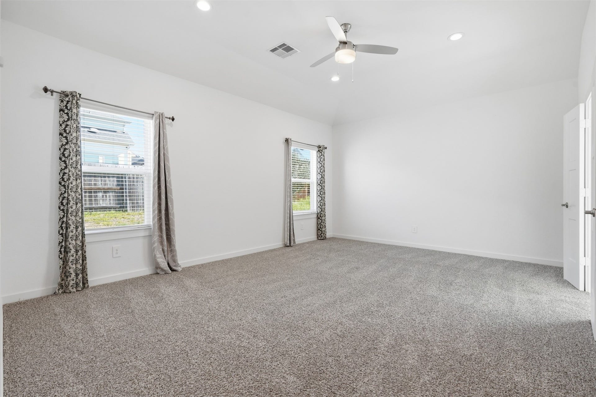 322 Westlake Terrace Drive, Conroe, TX 77304 Primary Suite - first floor.